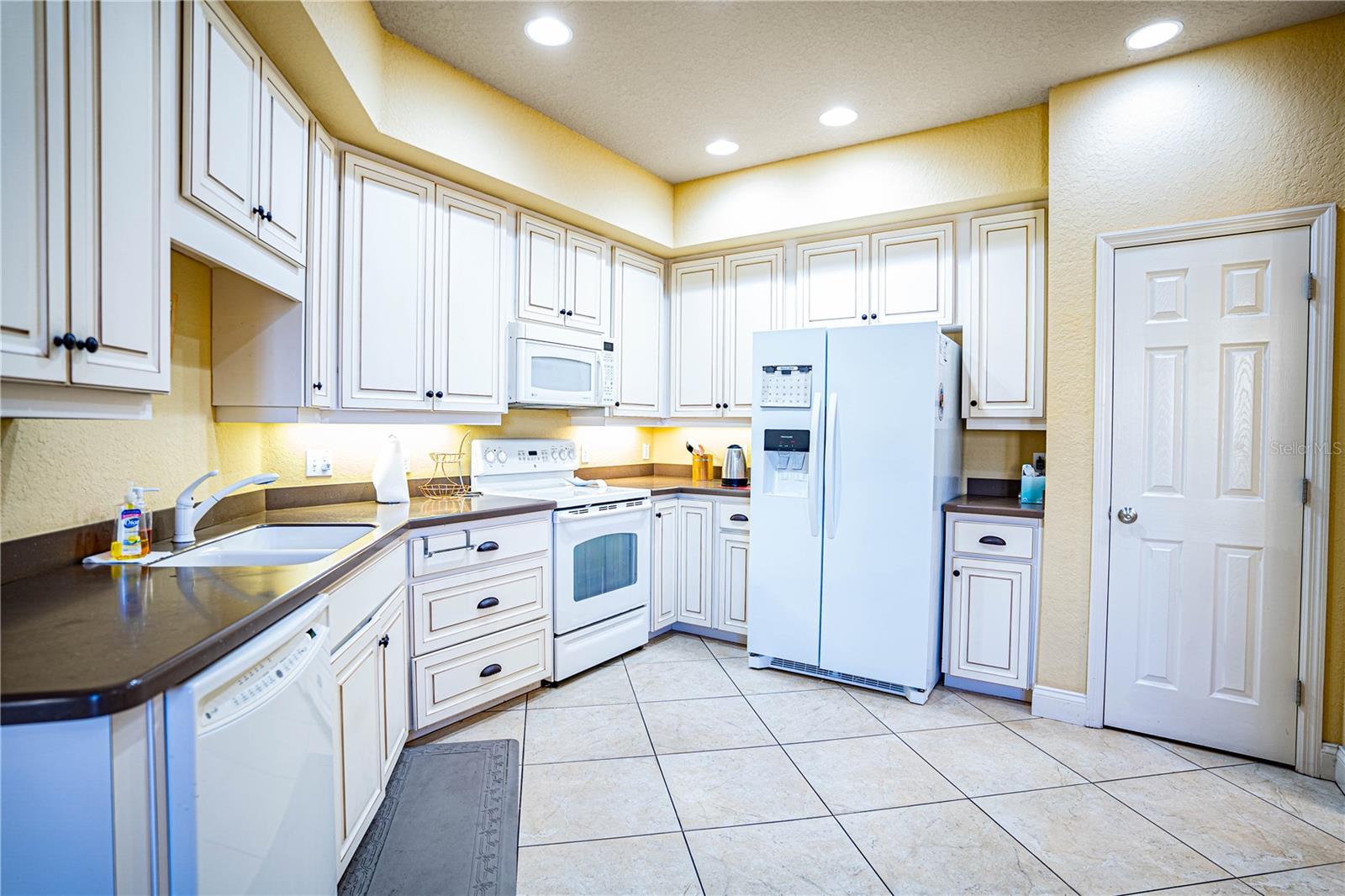 2984 MISSION LAKES DR #2984