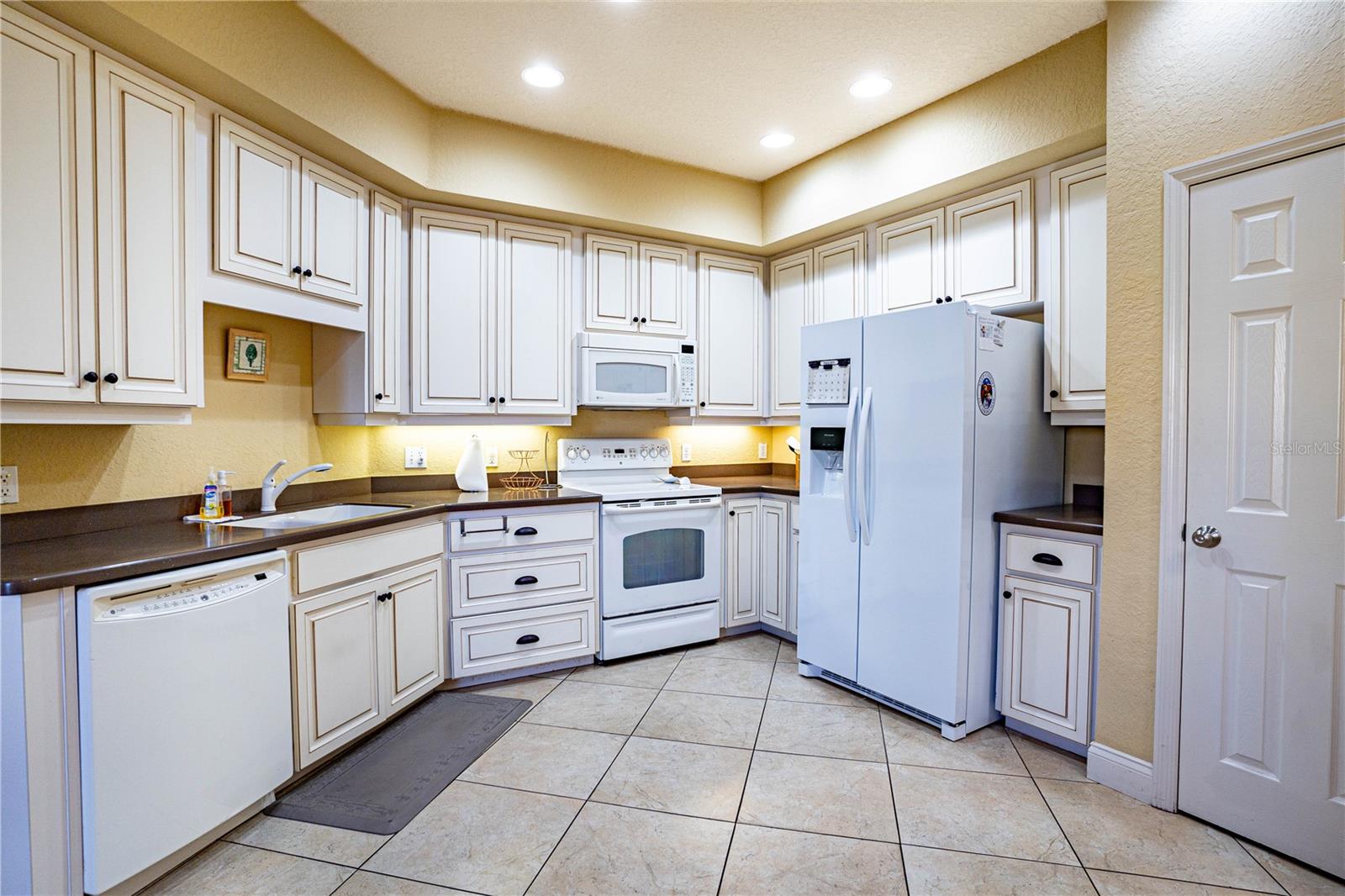 2984 MISSION LAKES DR #2984