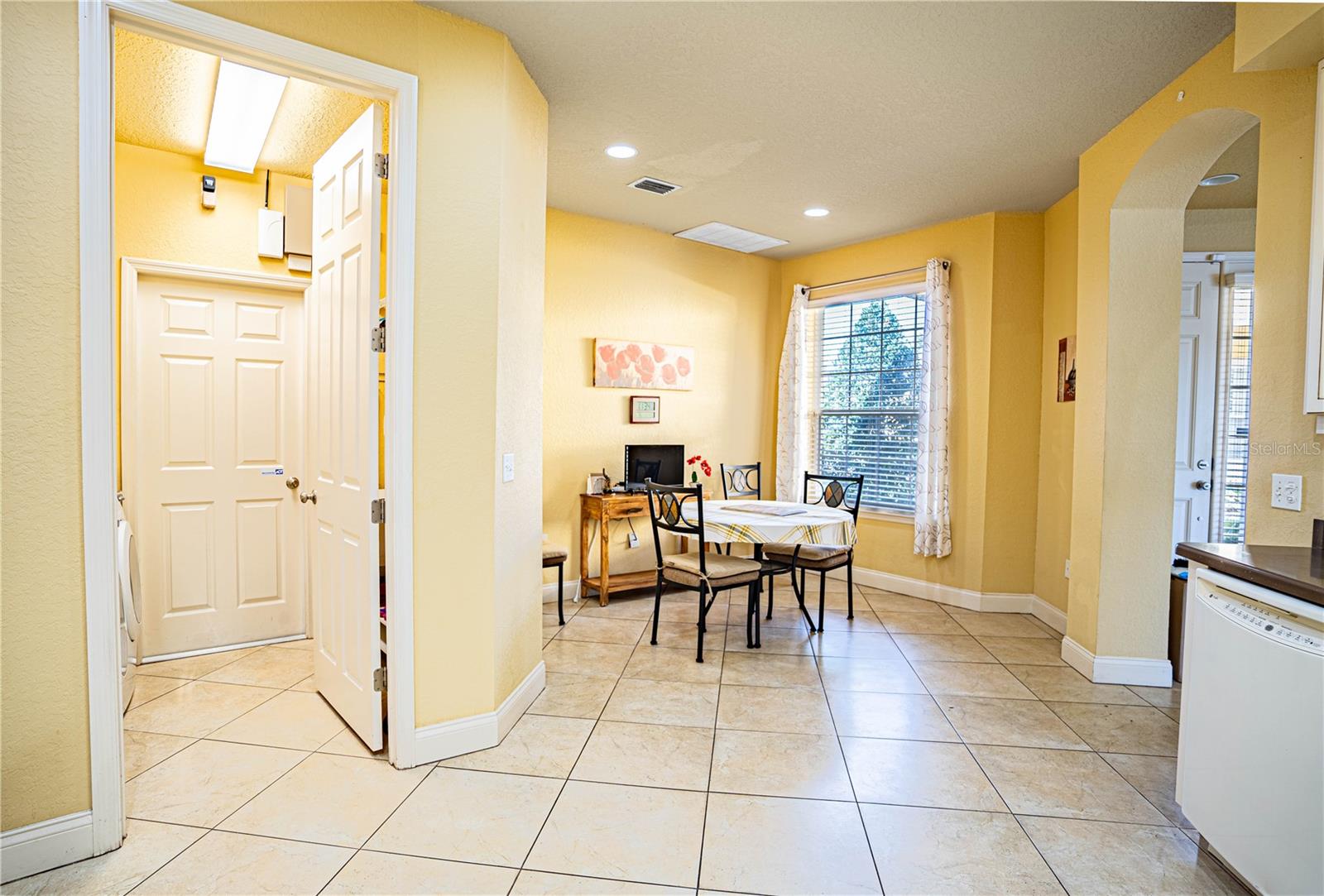 2984 MISSION LAKES DR #2984