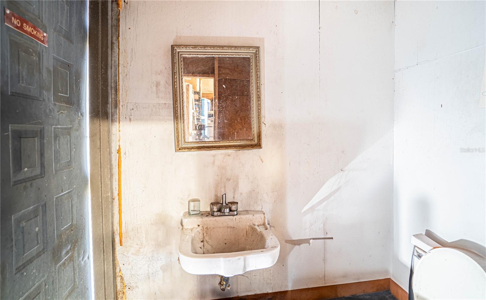 180 DR J A WILTSHIRE AVE E