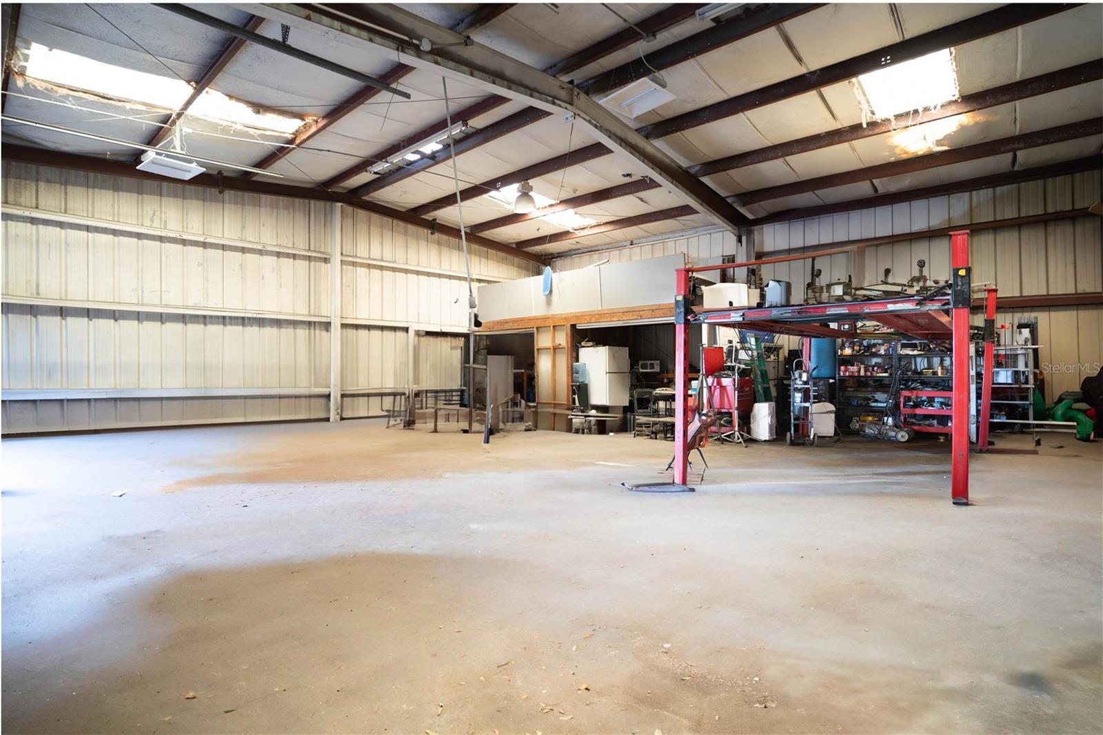 180 DR J A WILTSHIRE AVE E