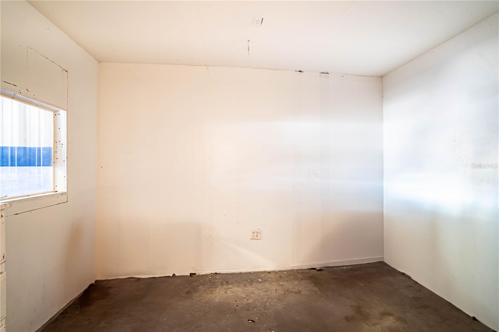 180 DR J A WILTSHIRE AVE E