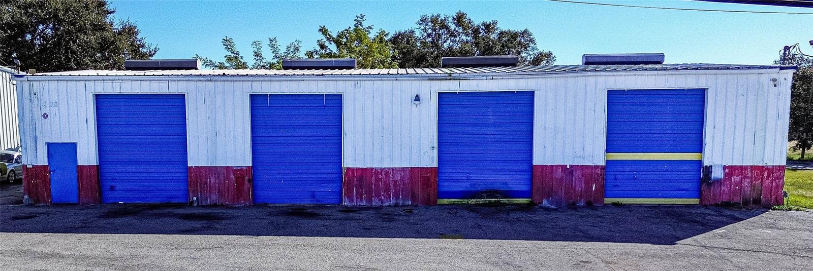 180 DR J A WILTSHIRE AVE E