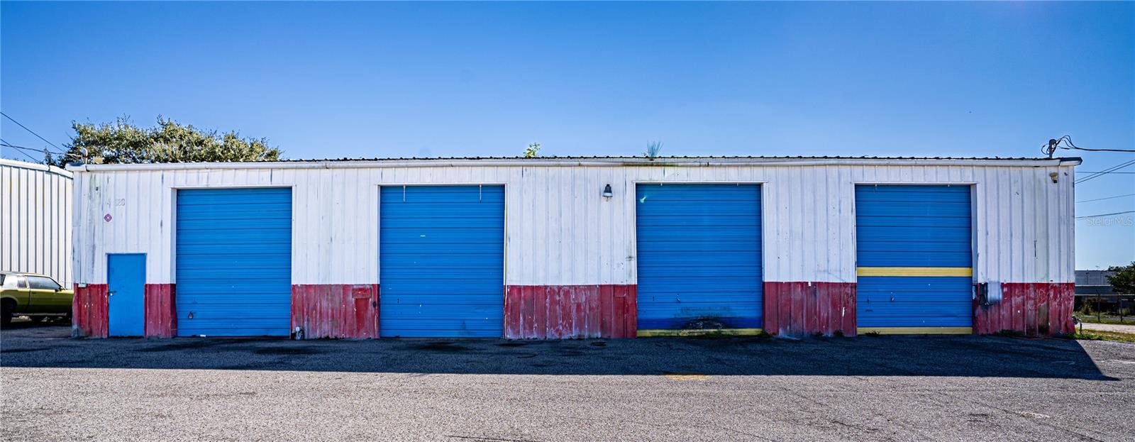 180 DR J A WILTSHIRE AVE E