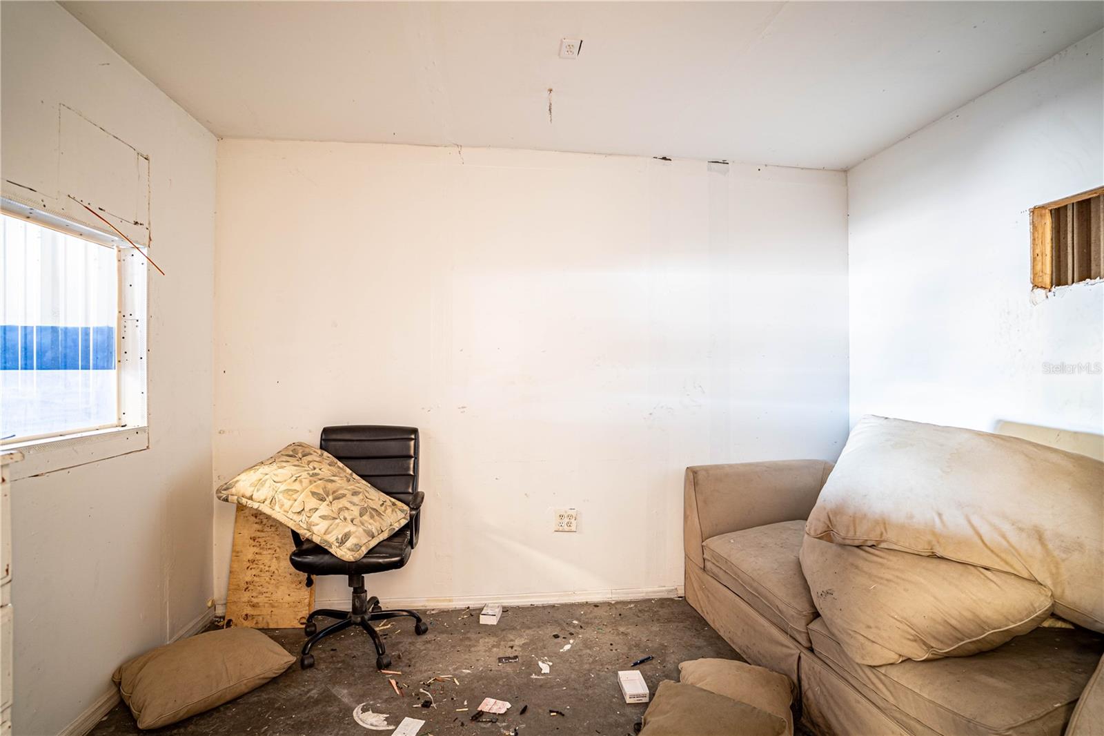 180 DR J A WILTSHIRE AVE E