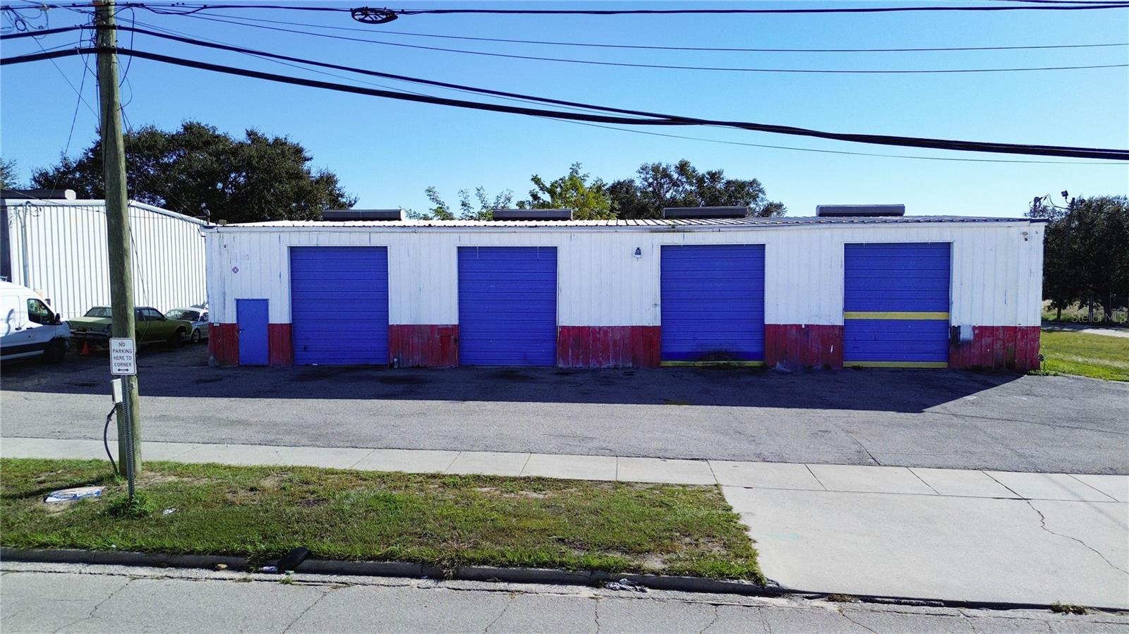 180 DR J A WILTSHIRE AVE E