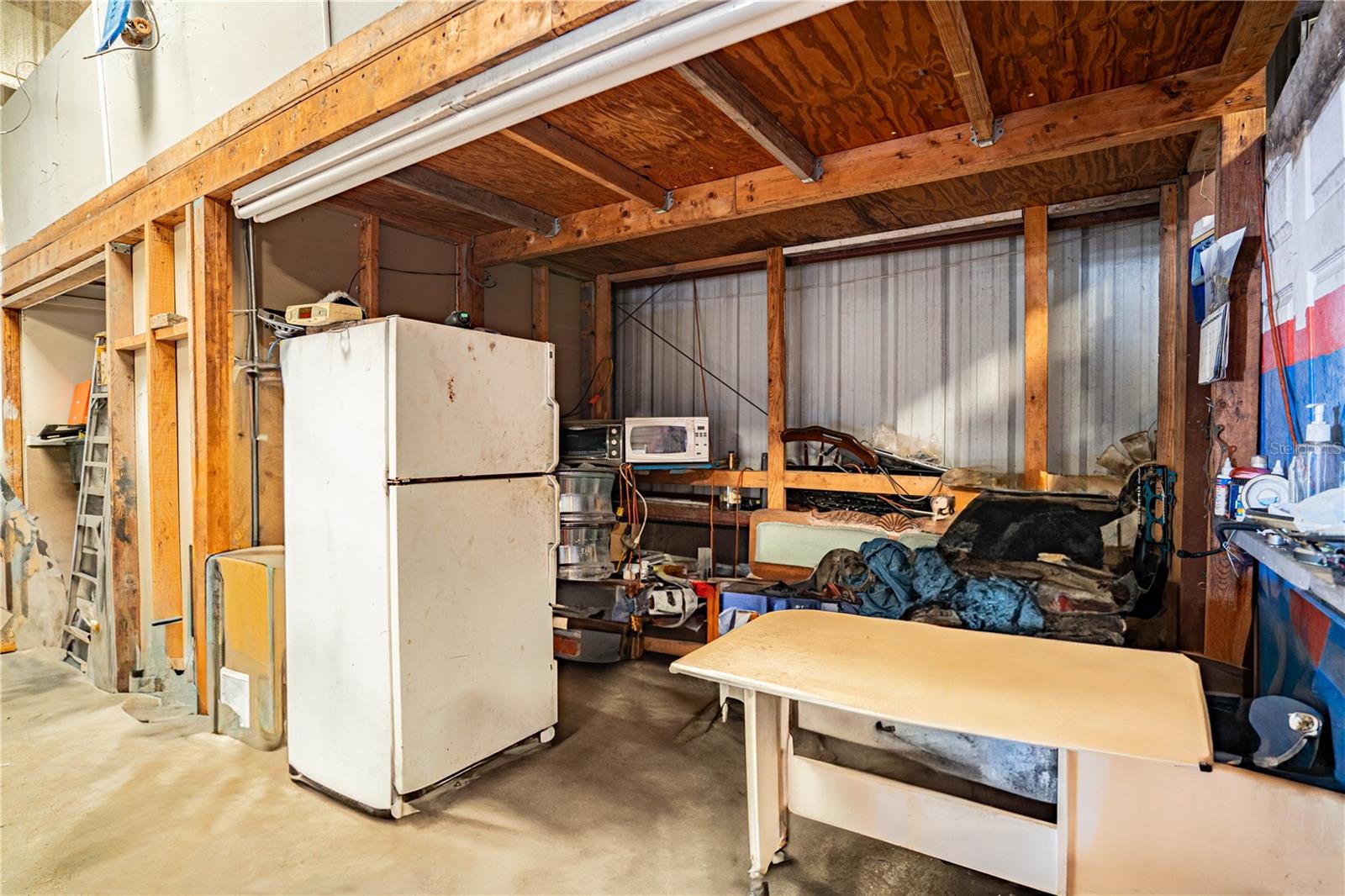 180 DR J A WILTSHIRE AVE E