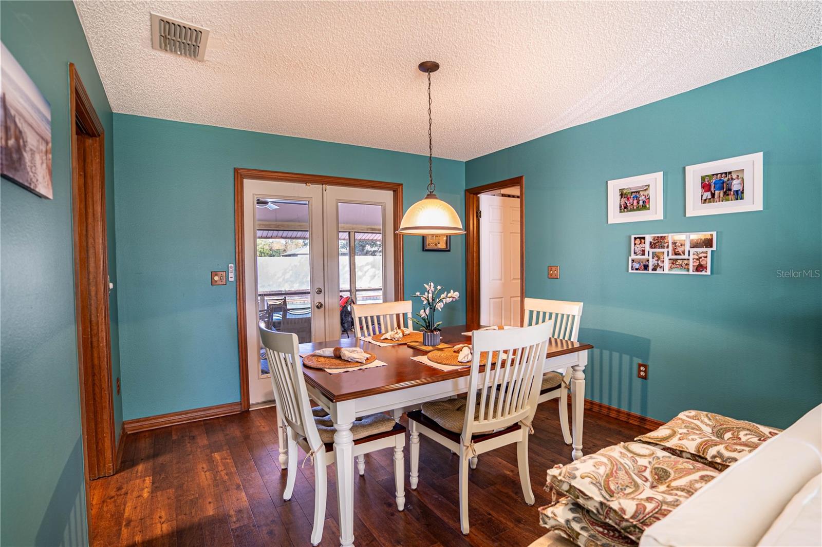 218 COLLEGE GROVE CIR NE