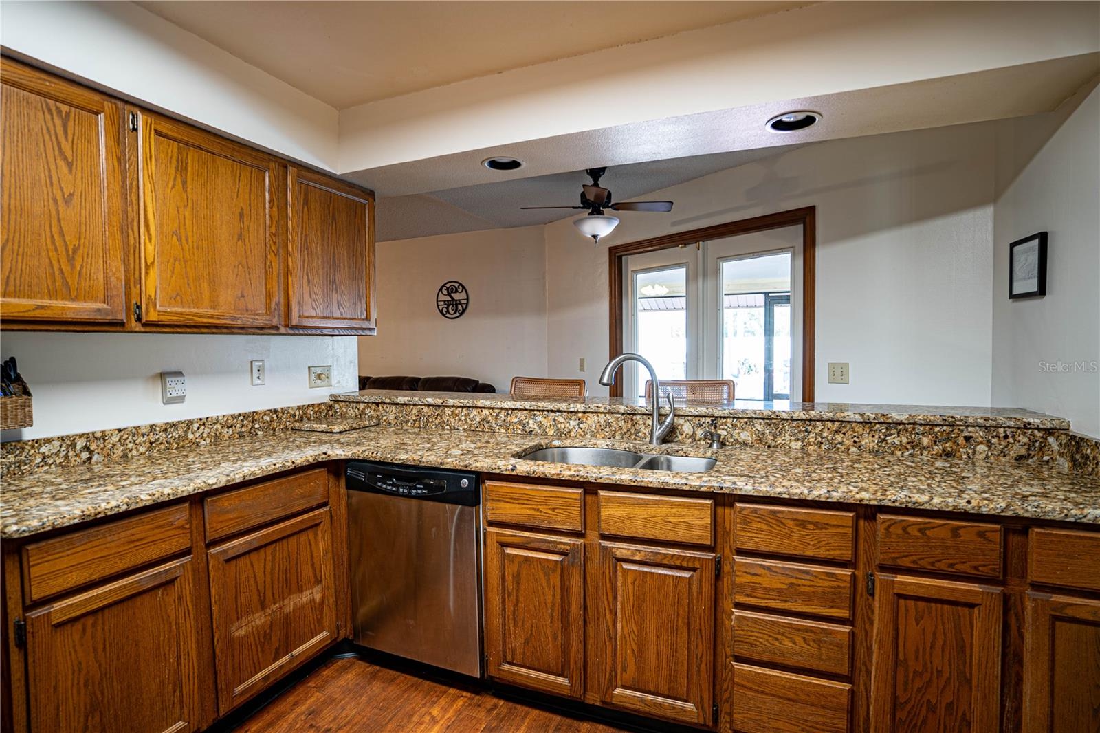 218 COLLEGE GROVE CIR NE