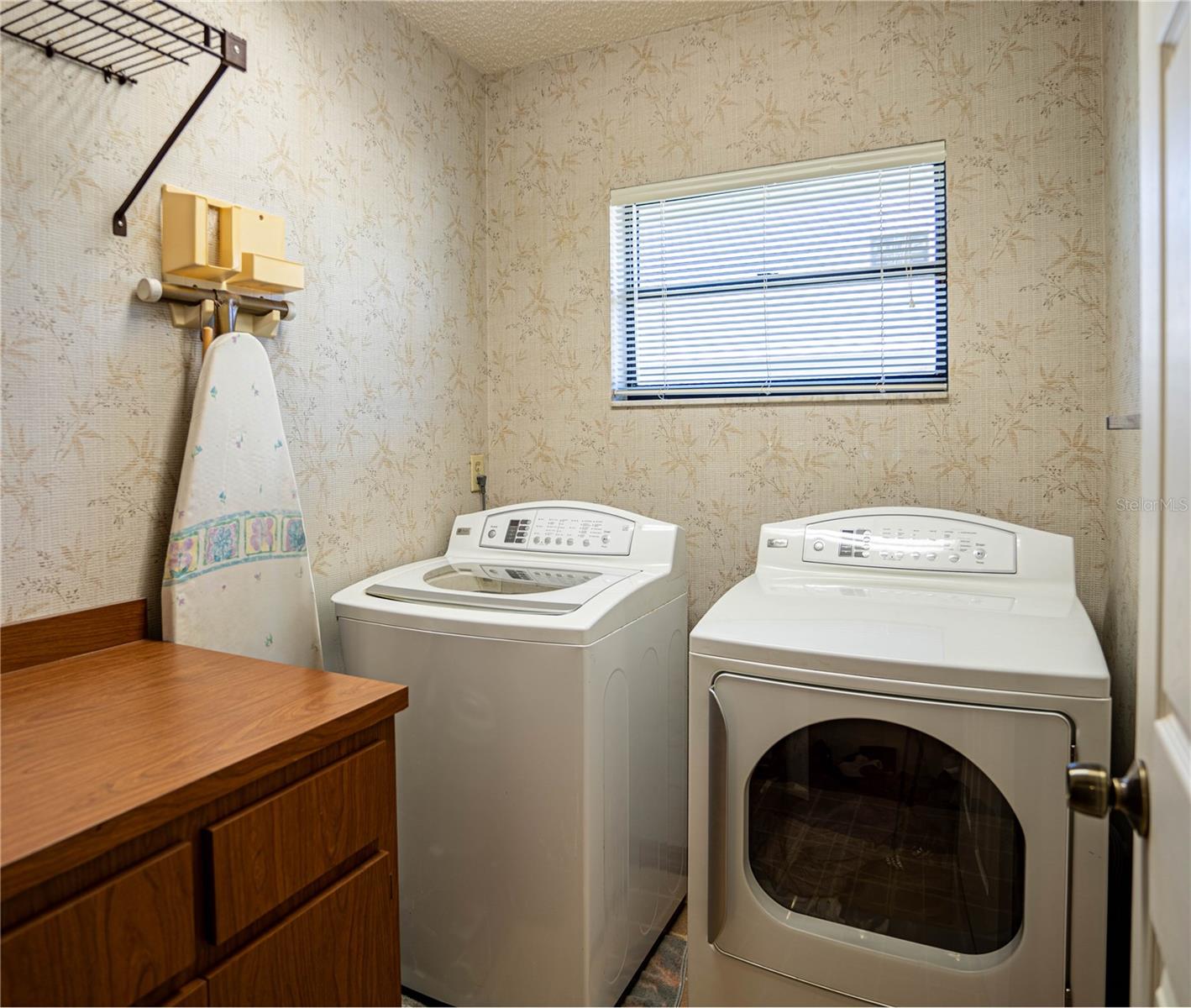 218 COLLEGE GROVE CIR NE