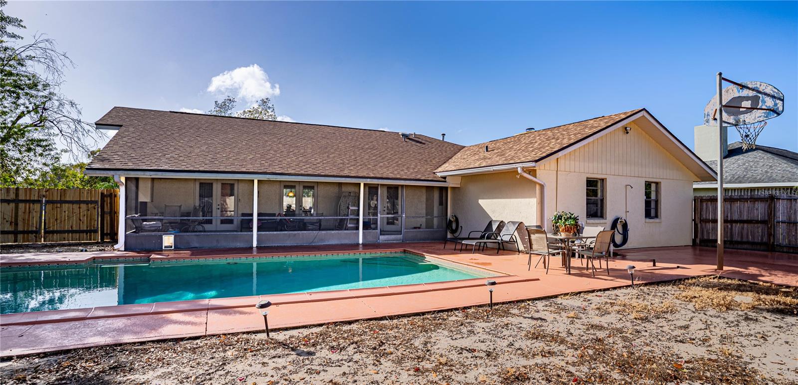 218 COLLEGE GROVE CIR NE