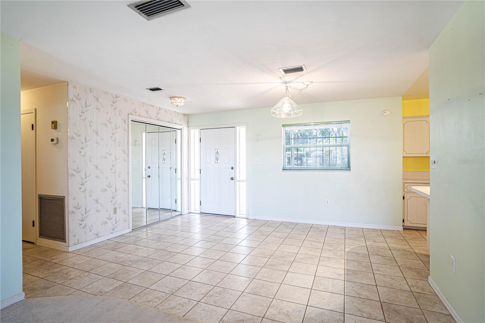 202 LAKE HOWARD DR NW