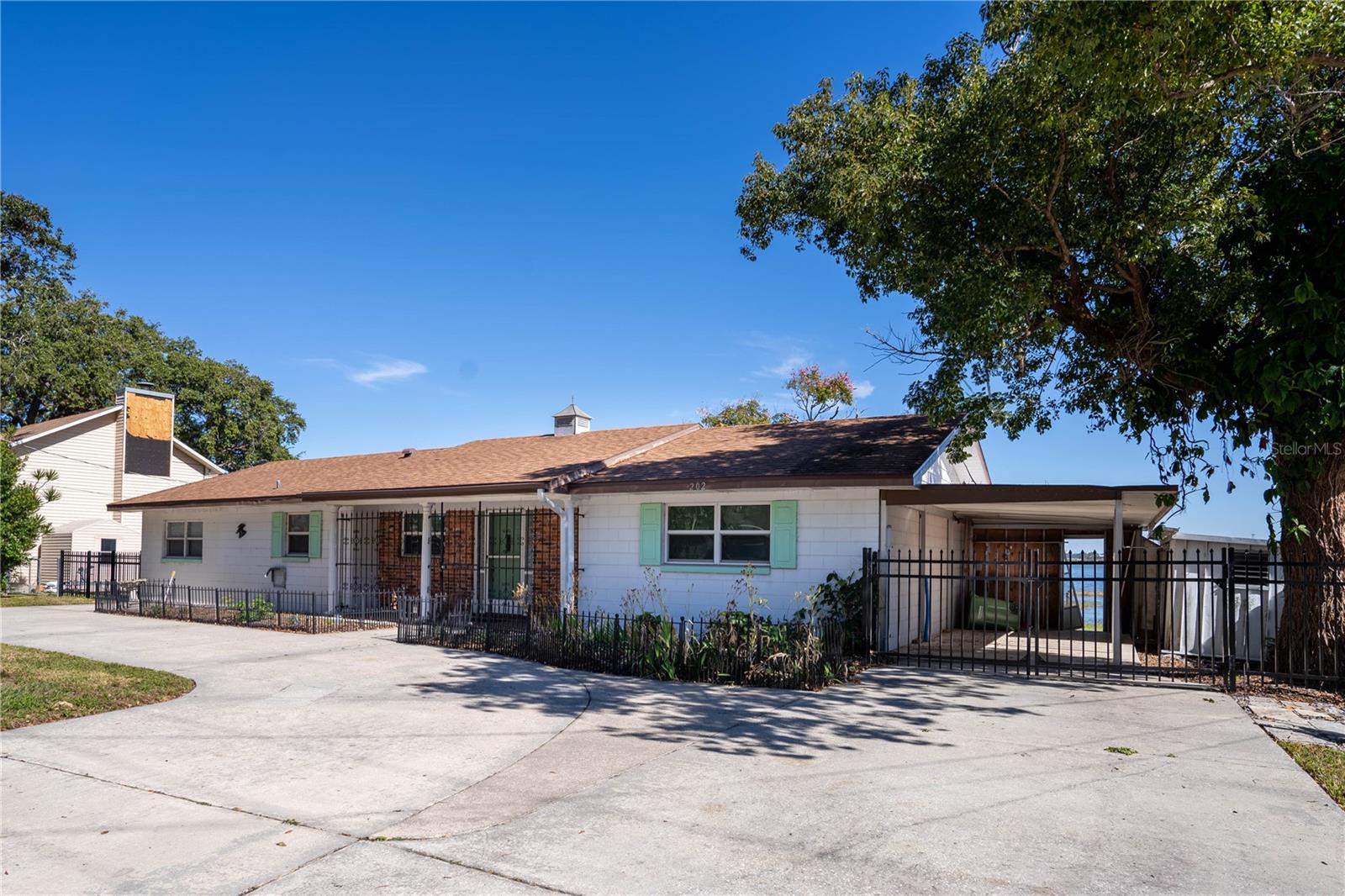 202 LAKE HOWARD DR NW