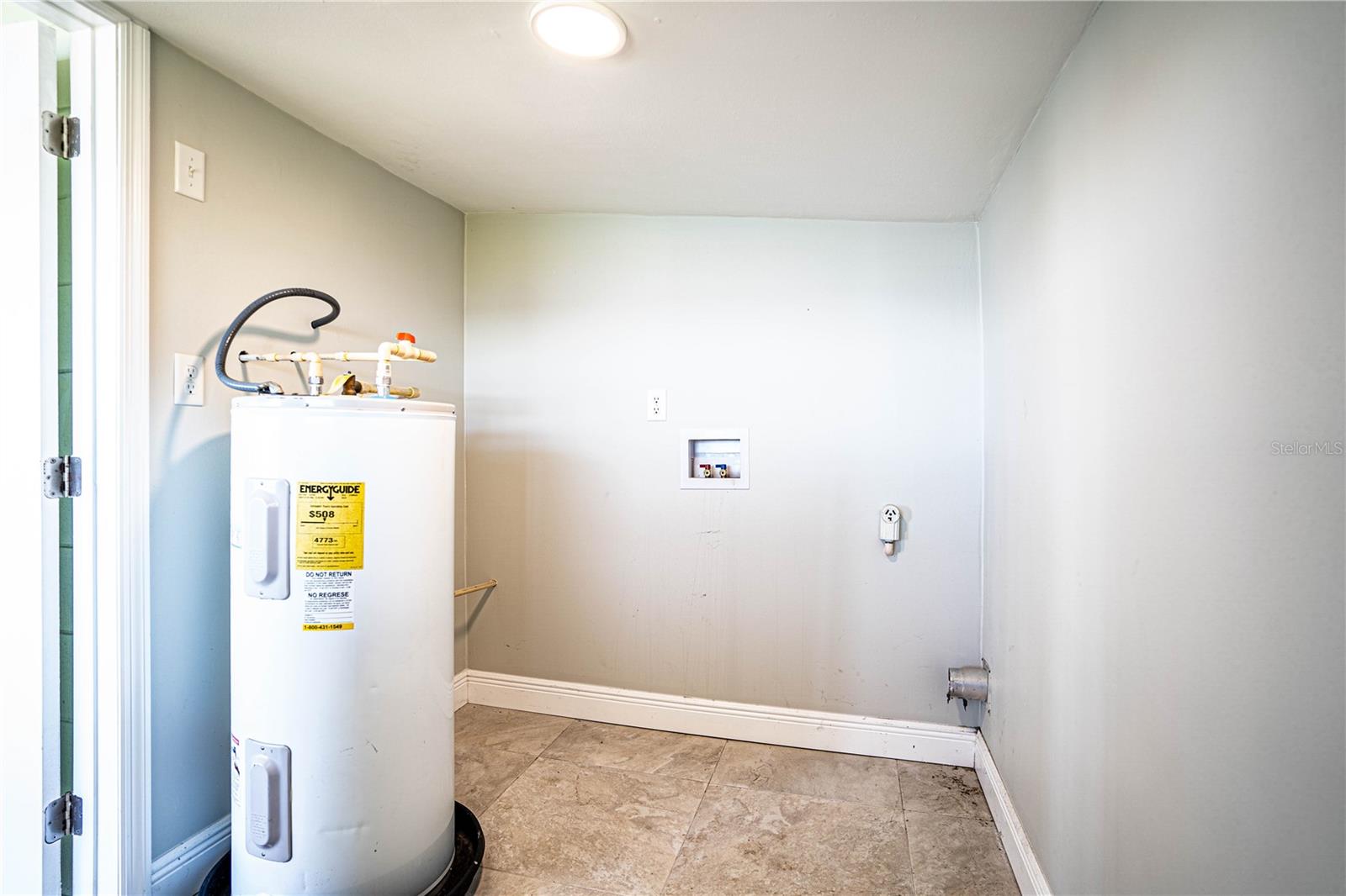 202 LAKE HOWARD DR NW