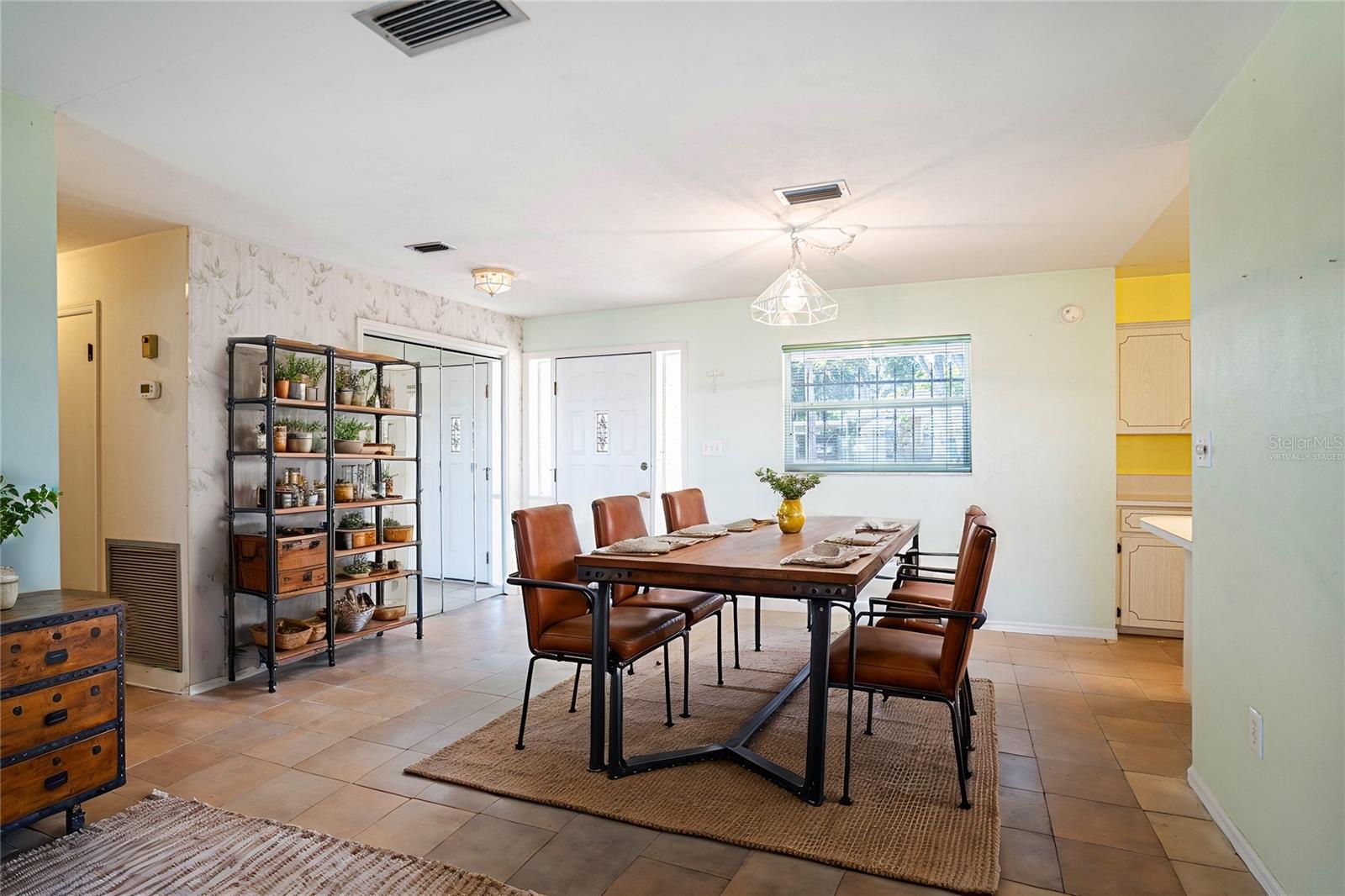 202 LAKE HOWARD DR NW