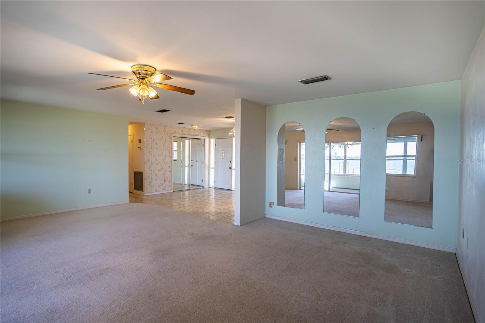 202 LAKE HOWARD DR NW