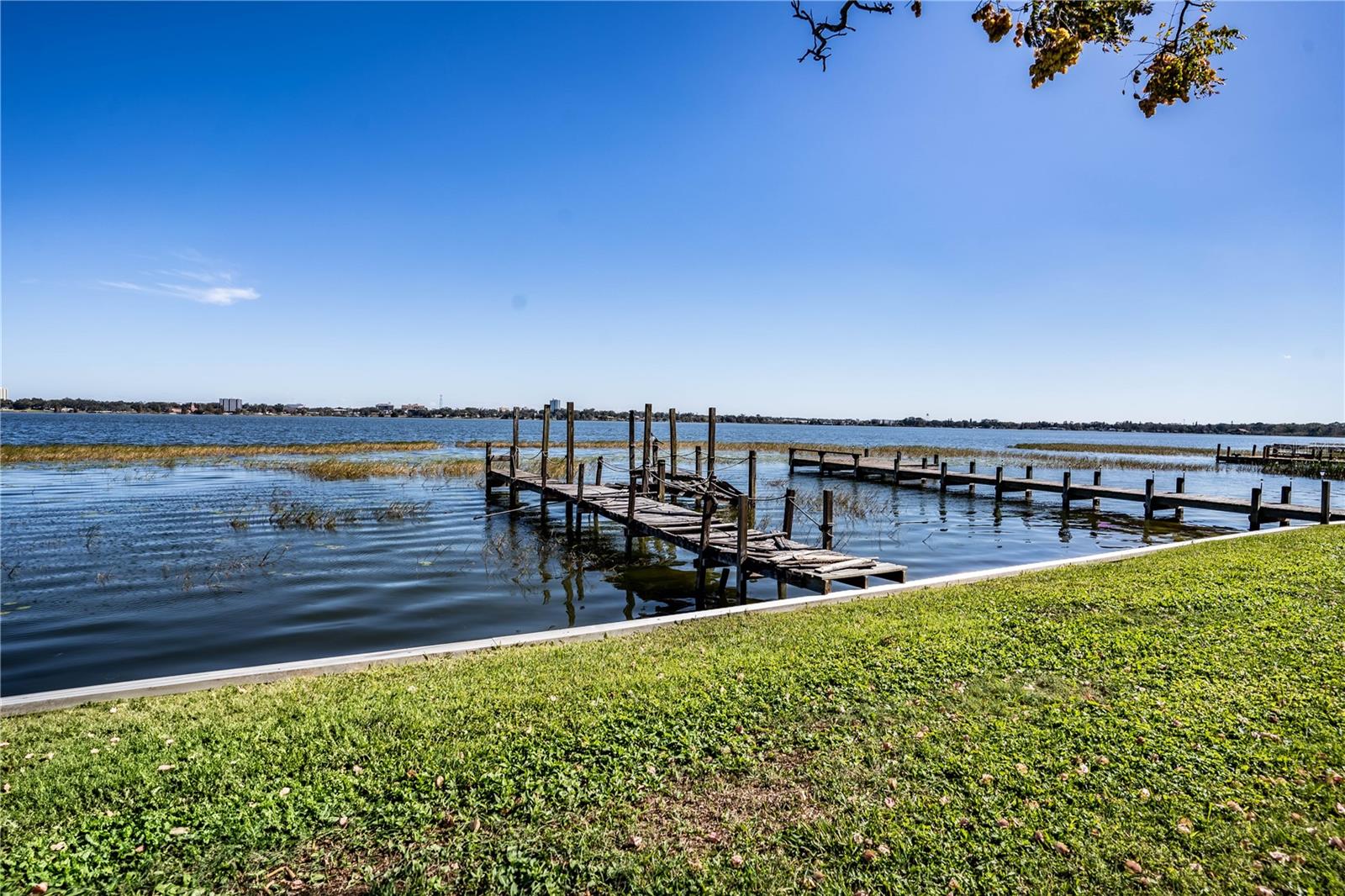 202 LAKE HOWARD DR NW