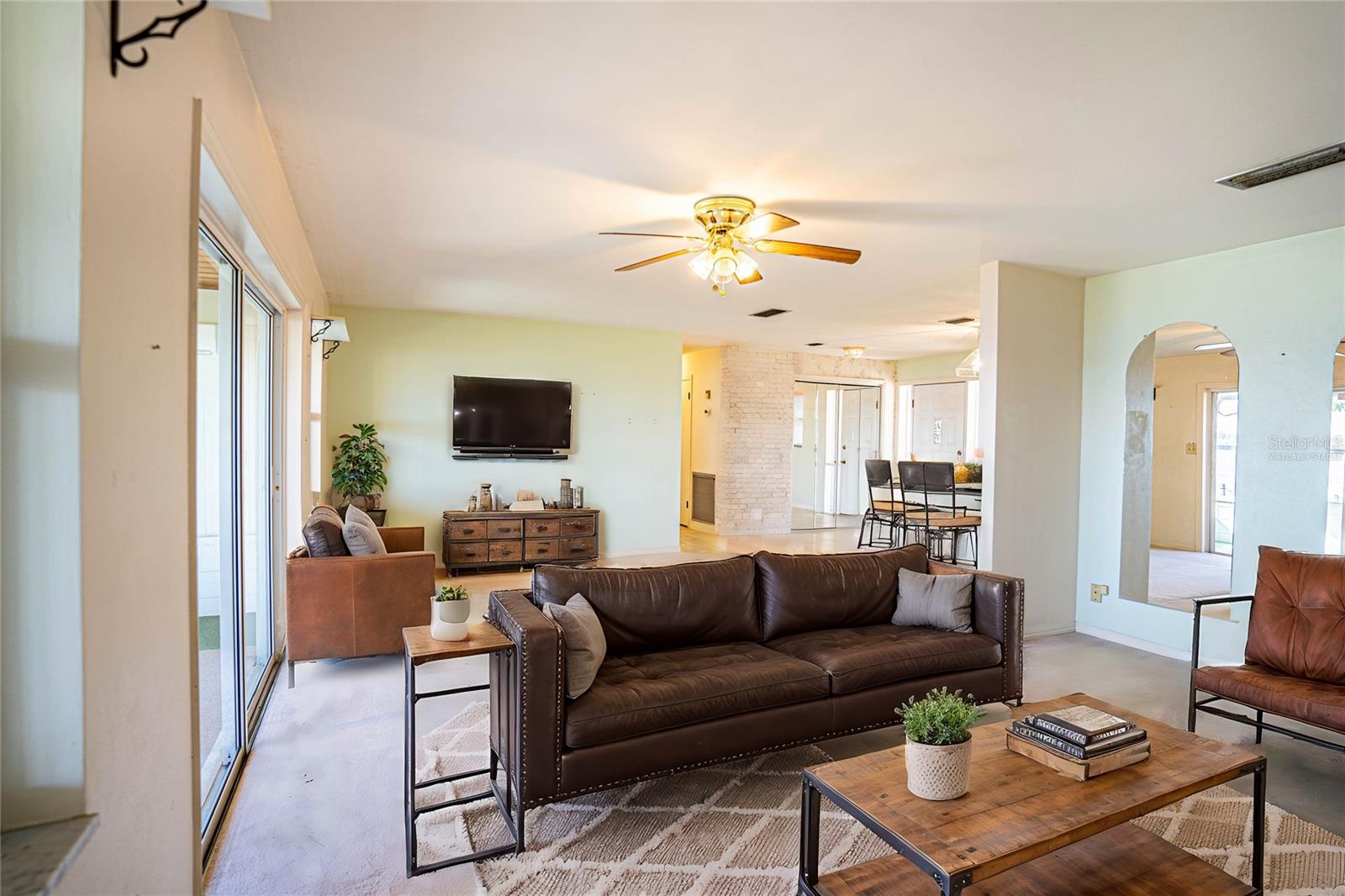 202 LAKE HOWARD DR NW