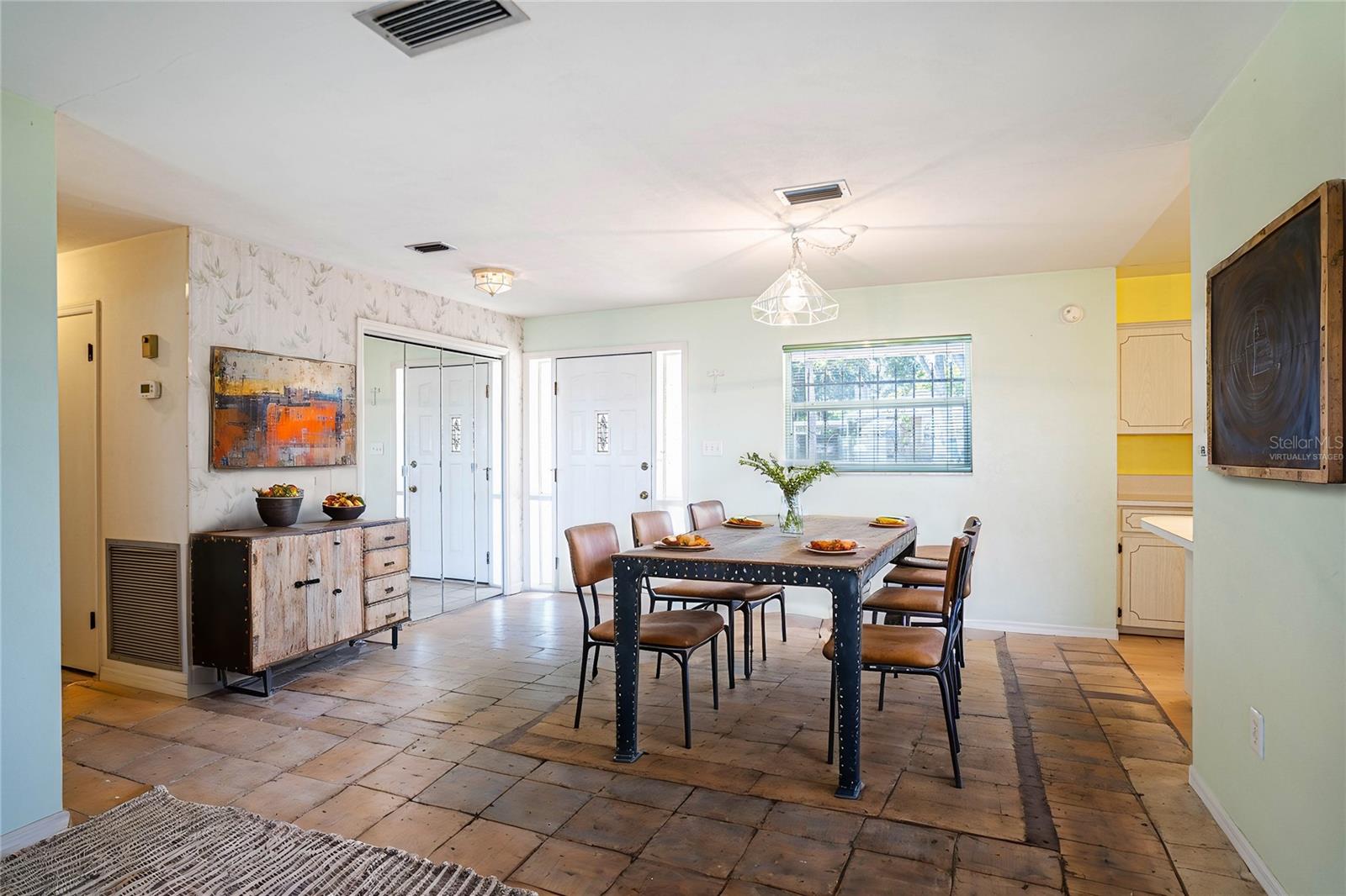 202 LAKE HOWARD DR NW