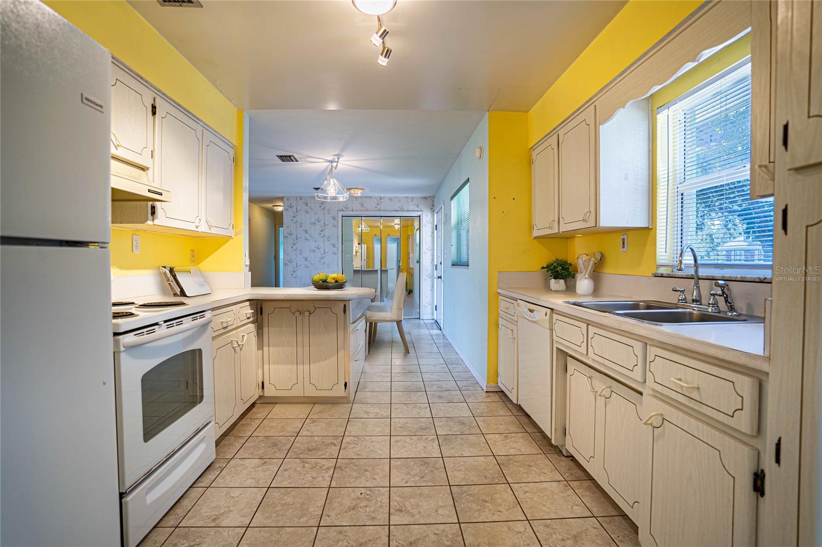 202 LAKE HOWARD DR NW