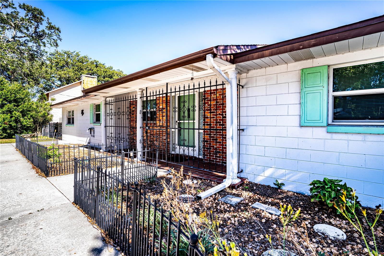 202 LAKE HOWARD DR NW