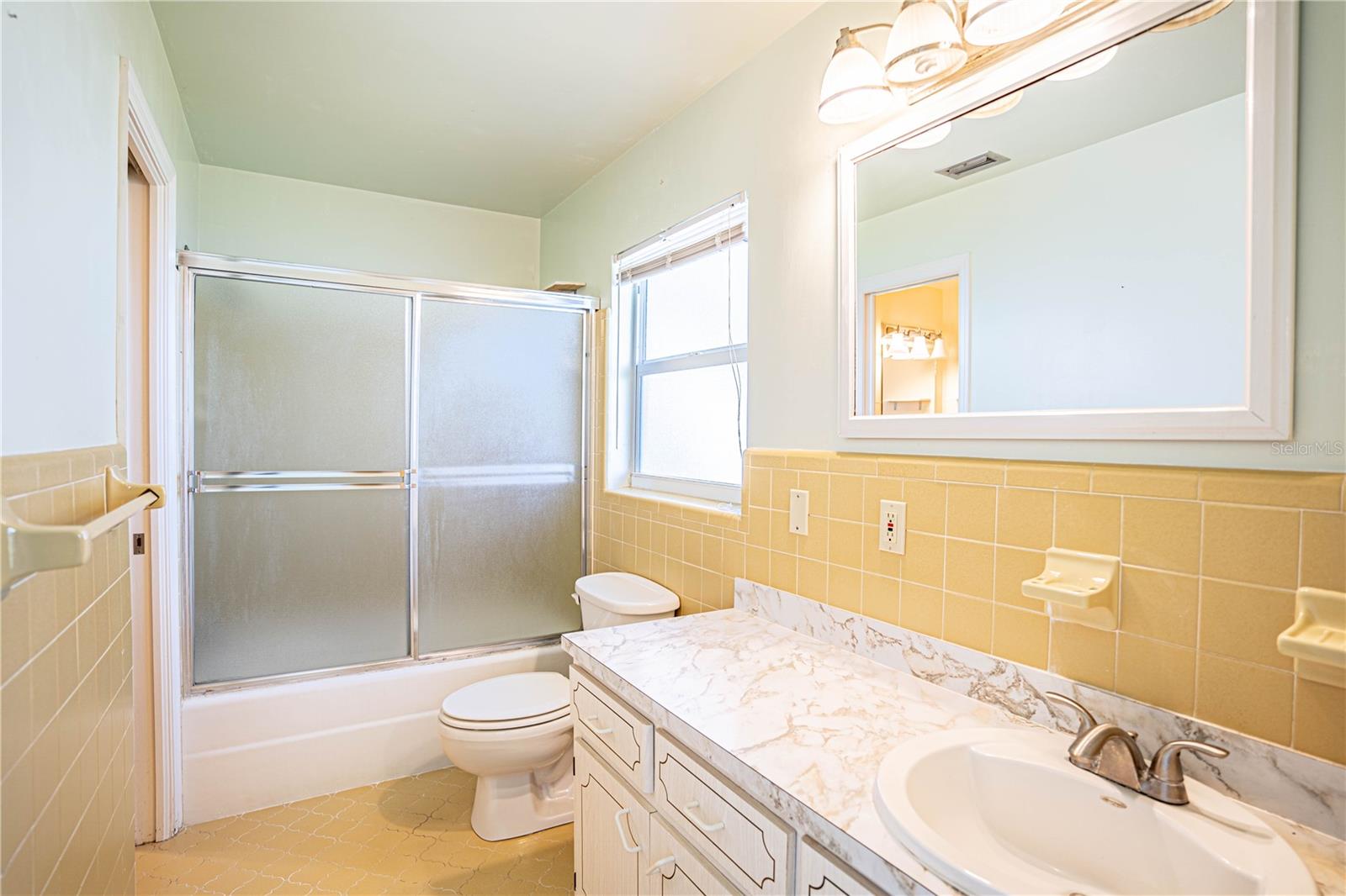 202 LAKE HOWARD DR NW