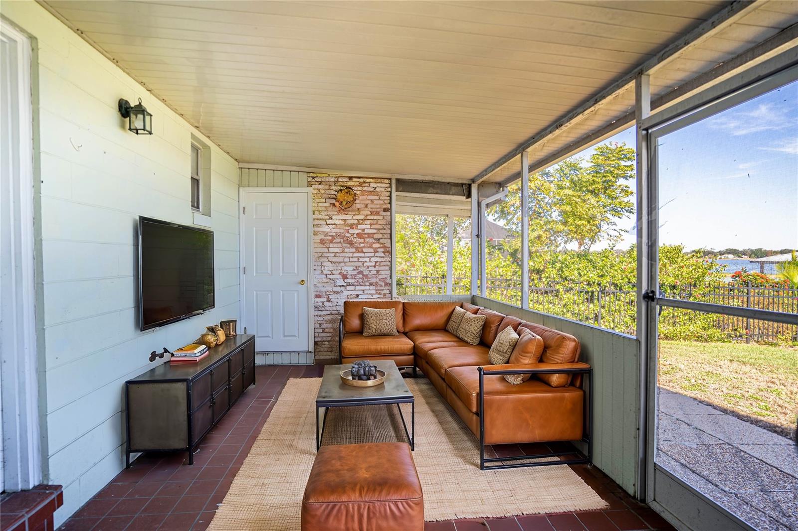 202 LAKE HOWARD DR NW