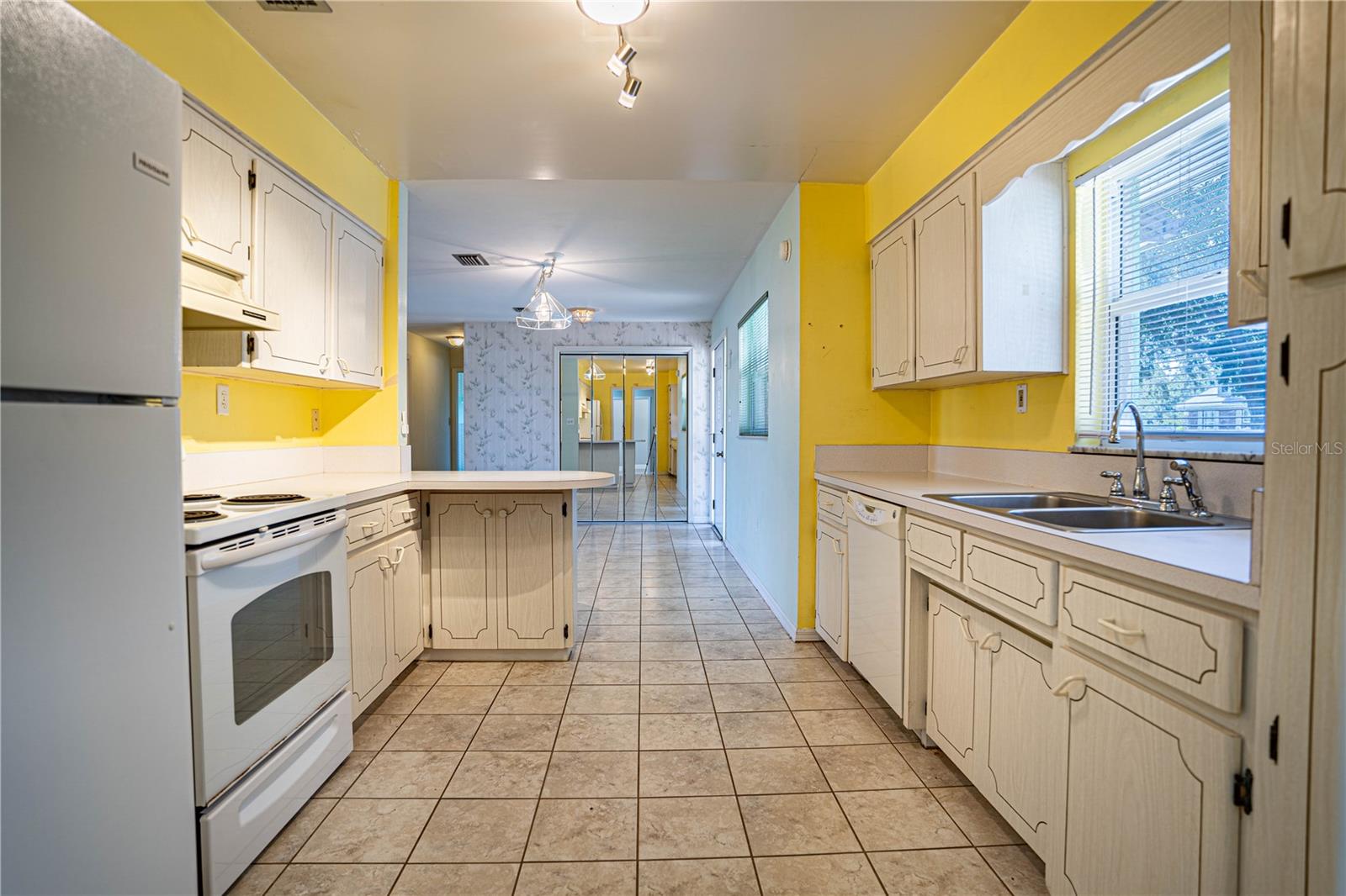 202 LAKE HOWARD DR NW