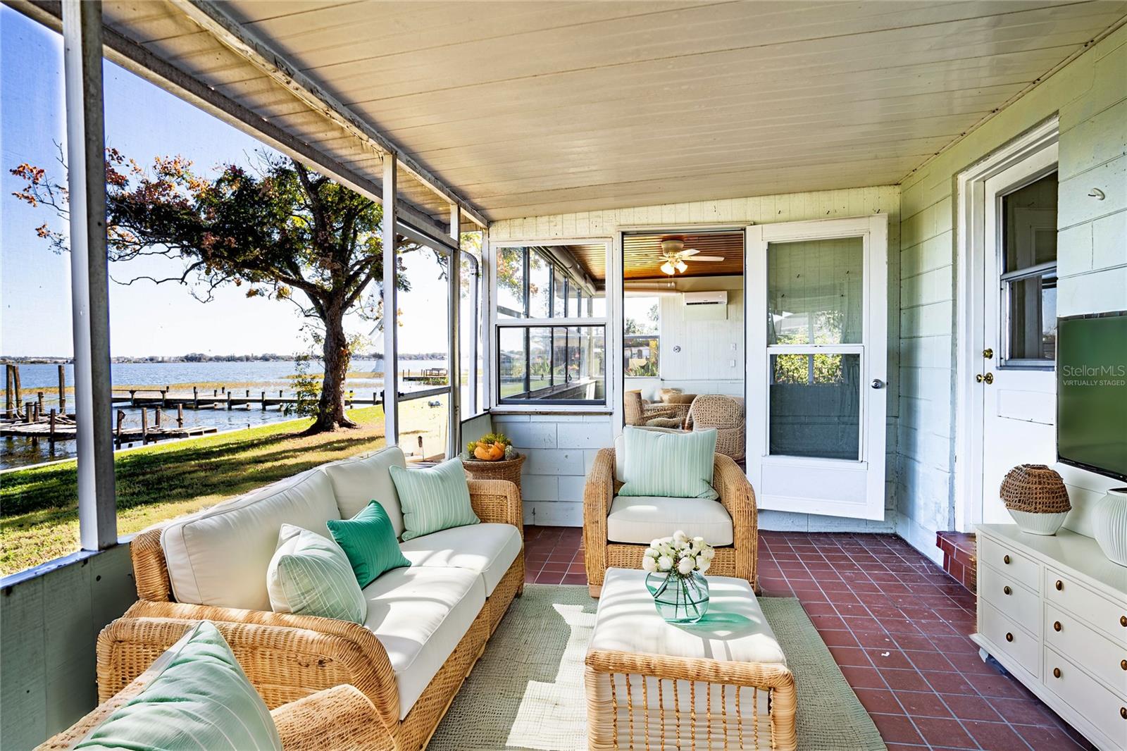 202 LAKE HOWARD DR NW