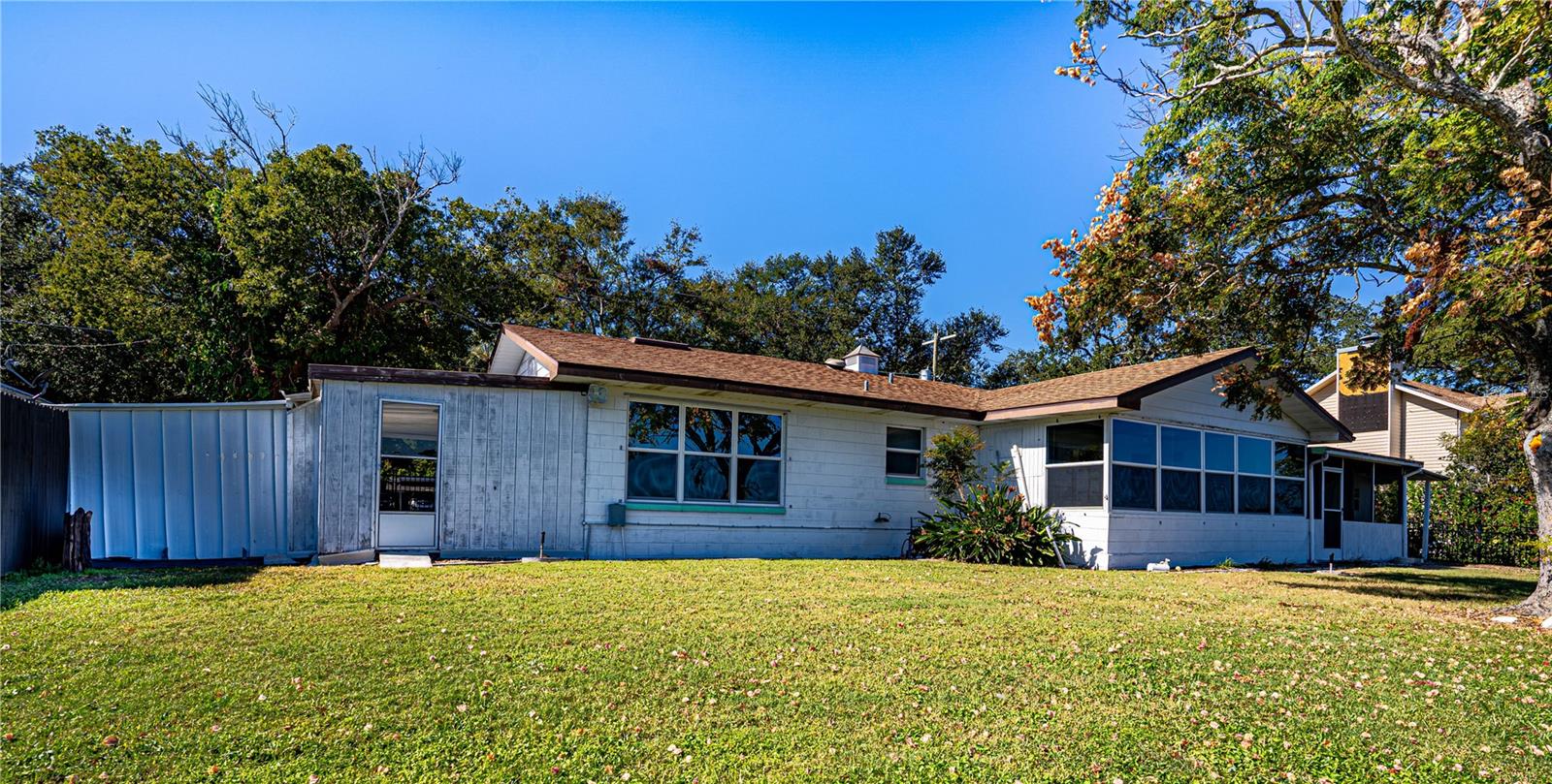 202 LAKE HOWARD DR NW