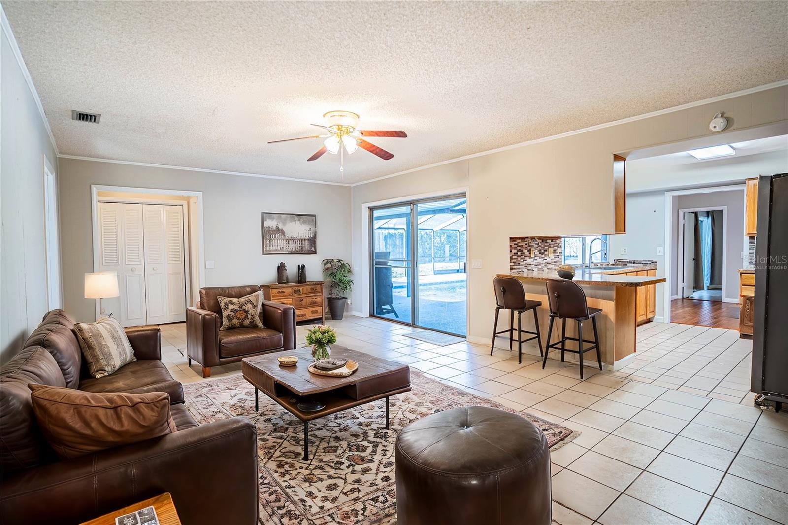 1001 MOCKINGBIRD CIR