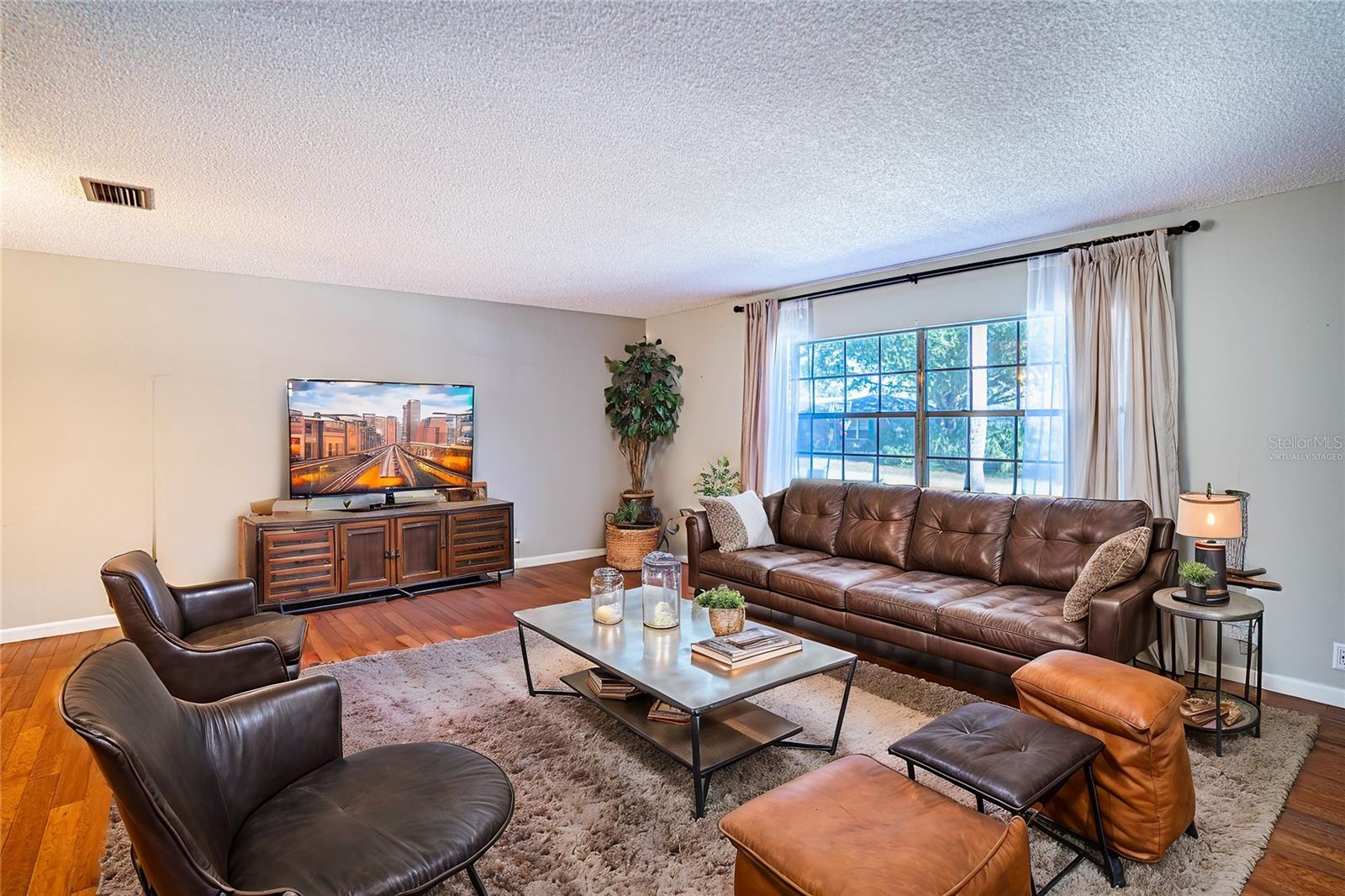 1001 MOCKINGBIRD CIR