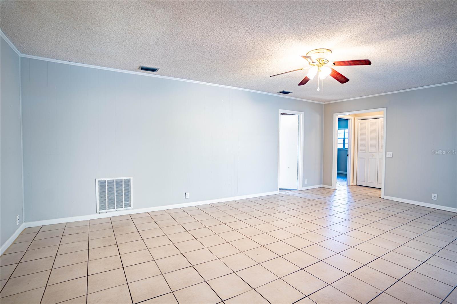 1001 MOCKINGBIRD CIR