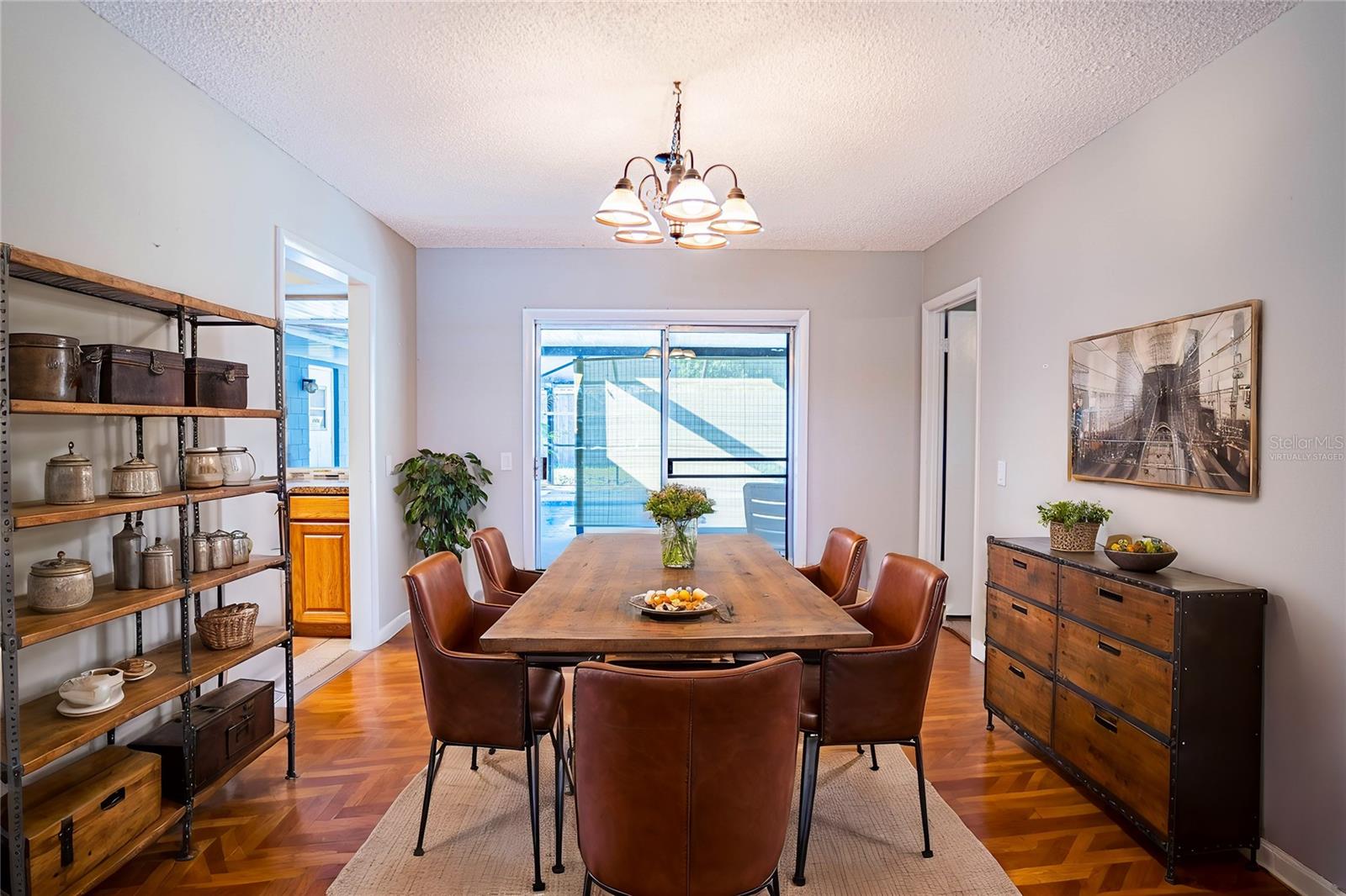 1001 MOCKINGBIRD CIR