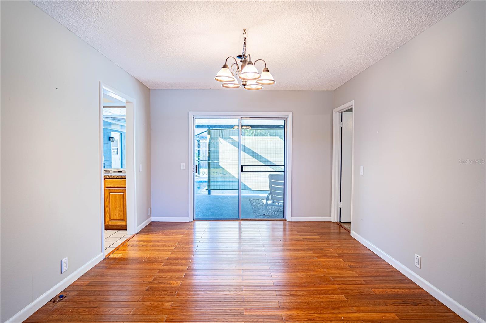 1001 MOCKINGBIRD CIR