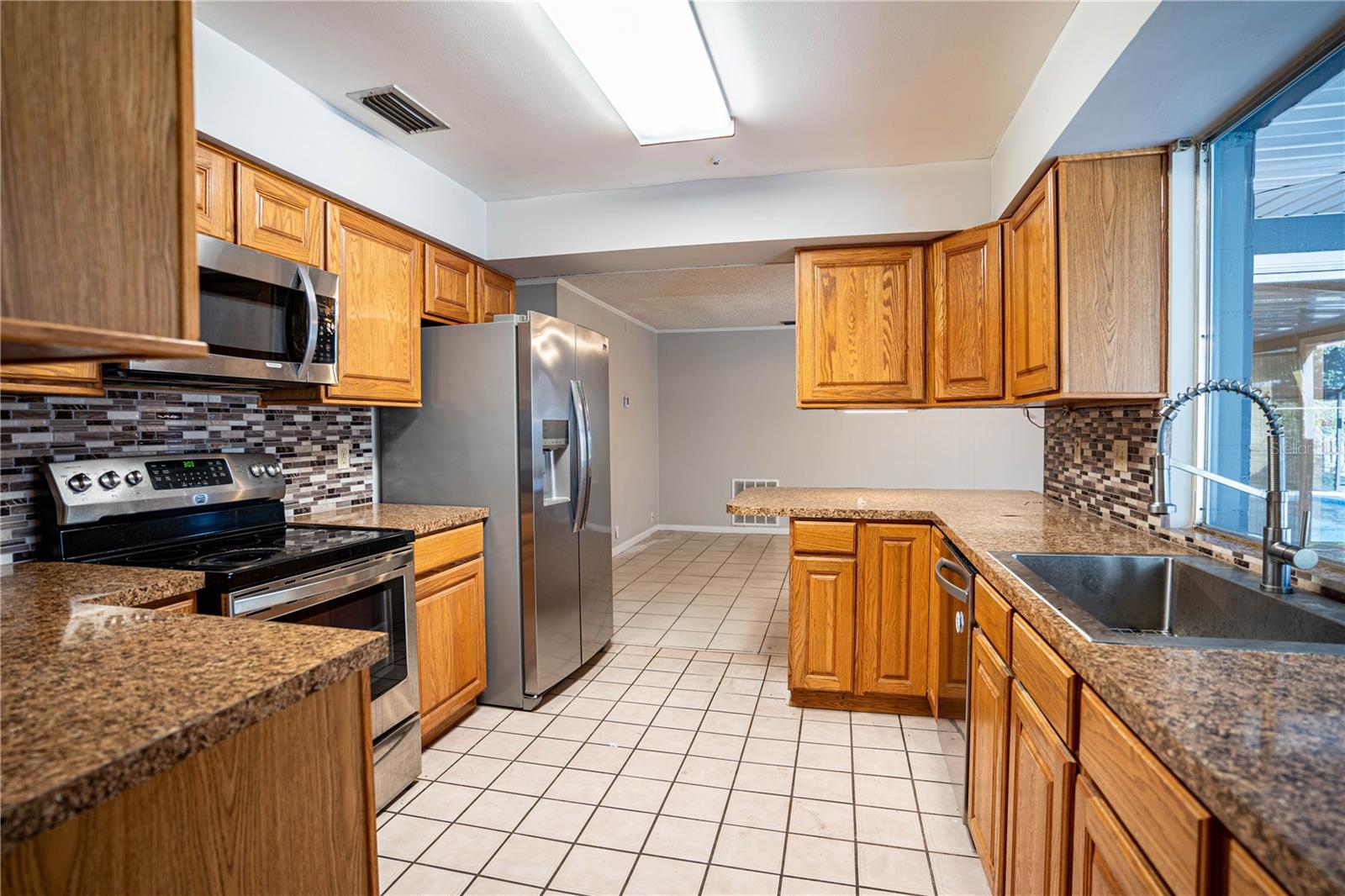 1001 MOCKINGBIRD CIR