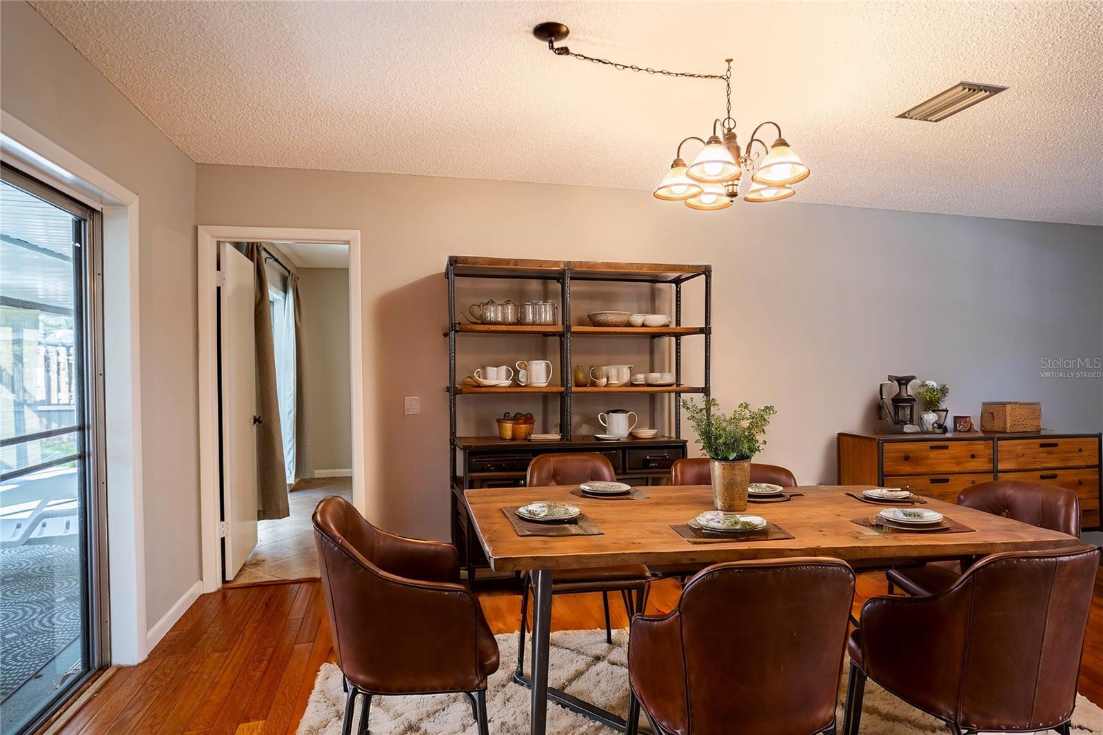 1001 MOCKINGBIRD CIR