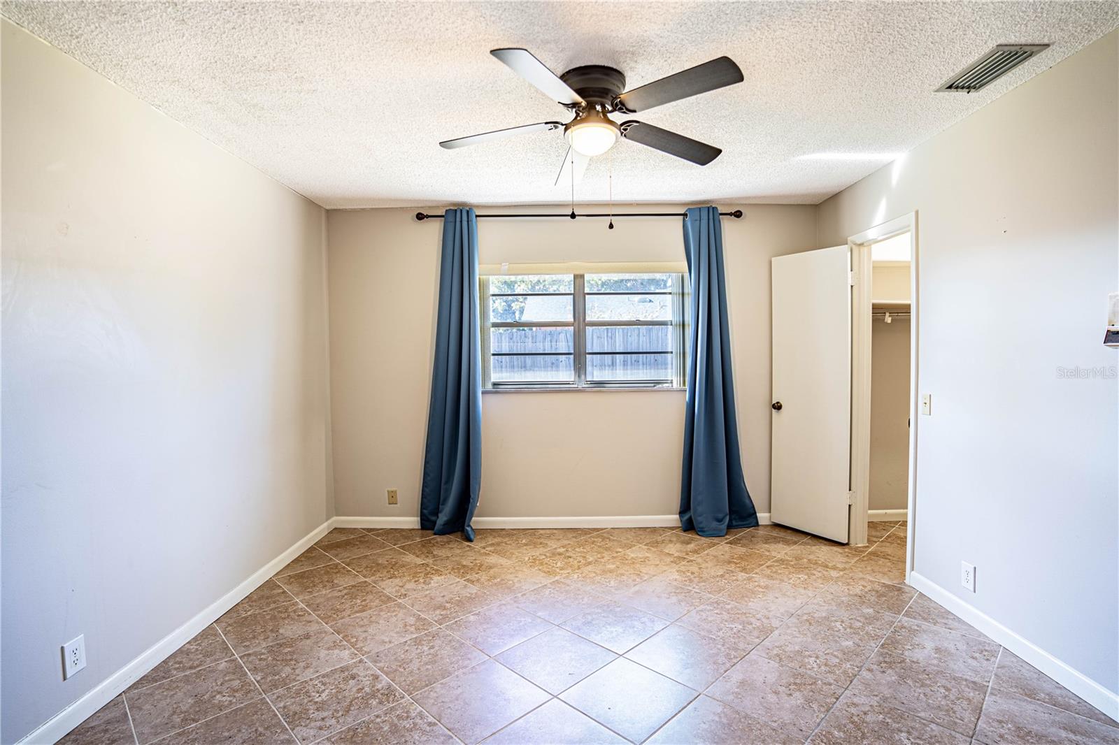 1001 MOCKINGBIRD CIR