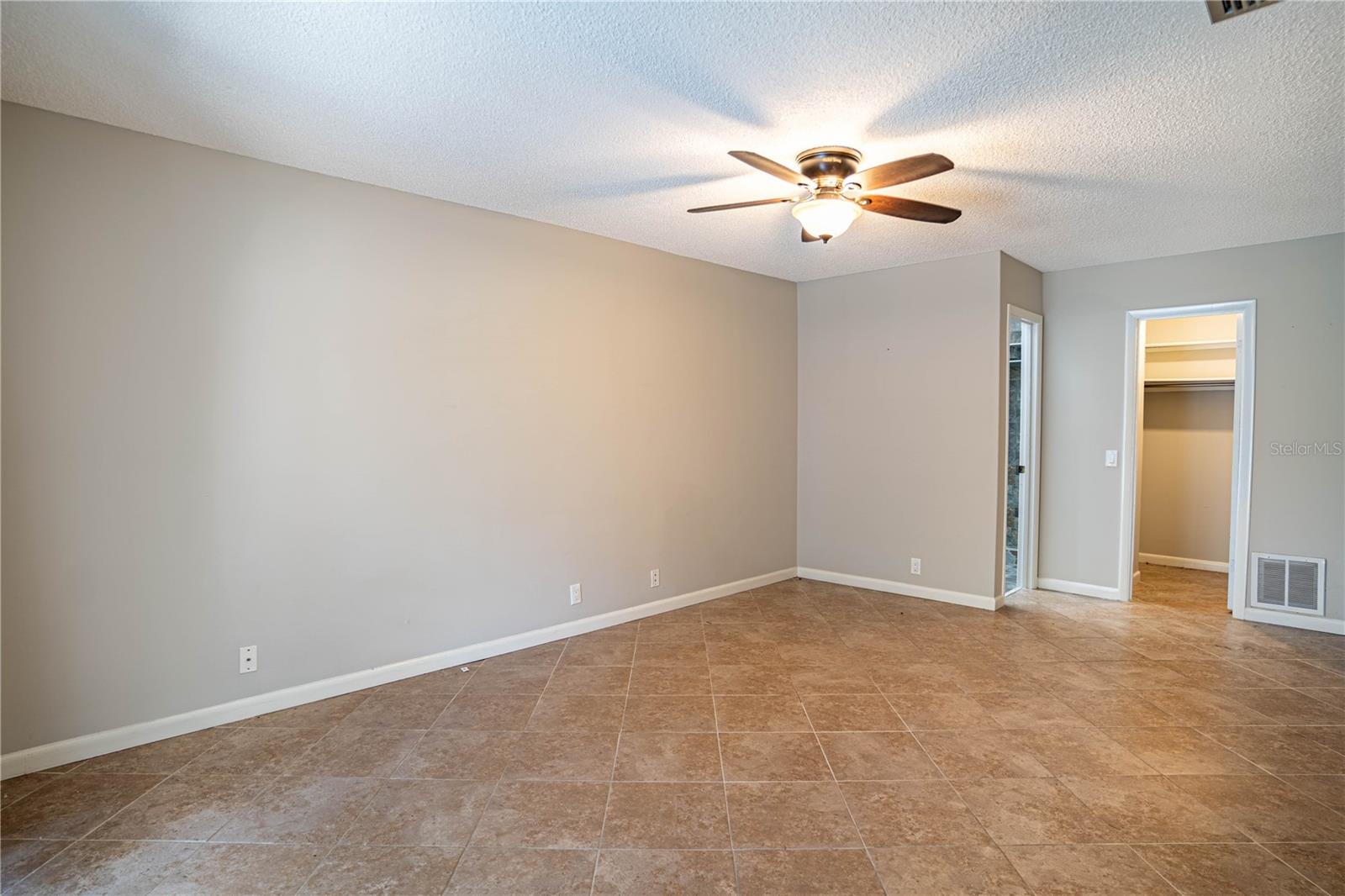 1001 MOCKINGBIRD CIR