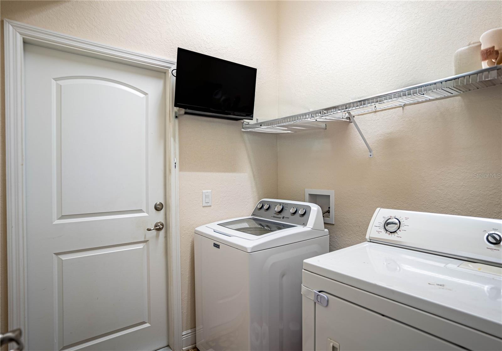 4023 ISLAND LAKES DR