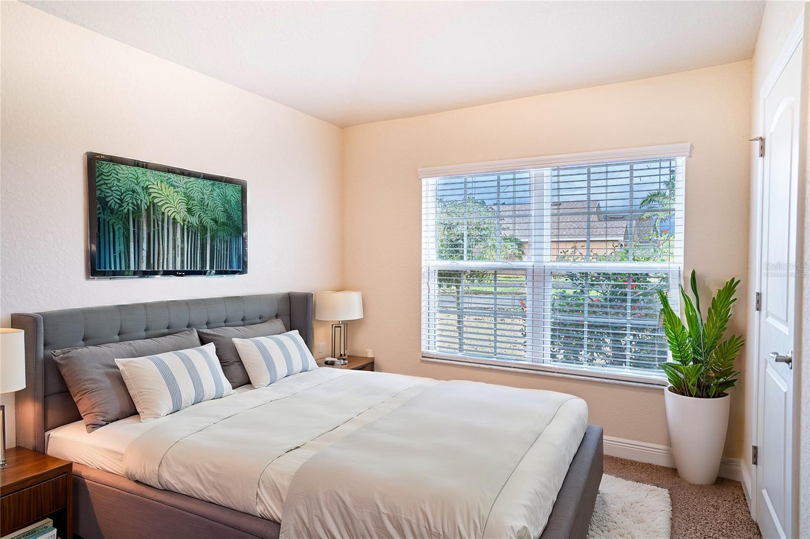 4023 ISLAND LAKES DR