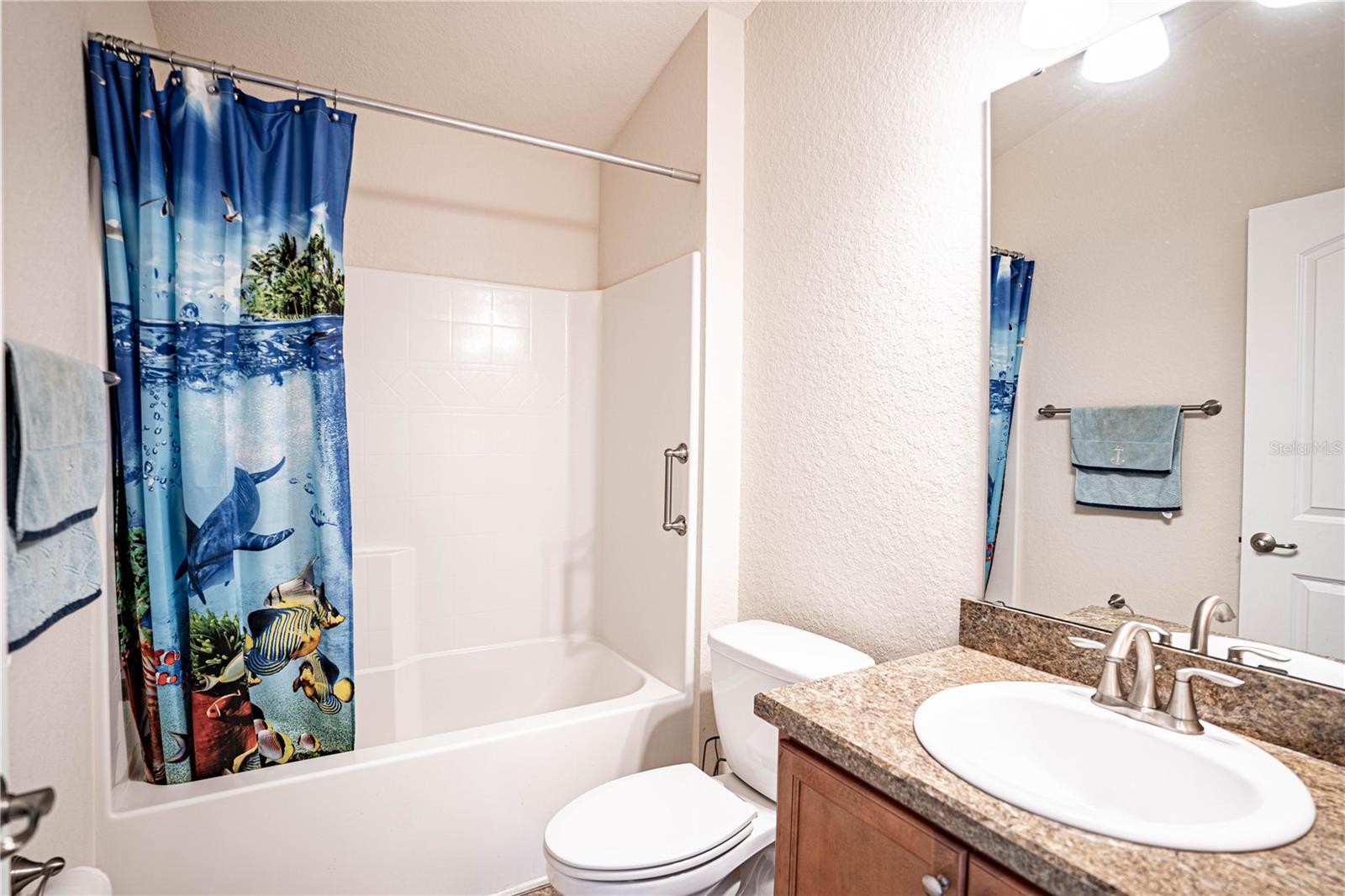 4023 ISLAND LAKES DR