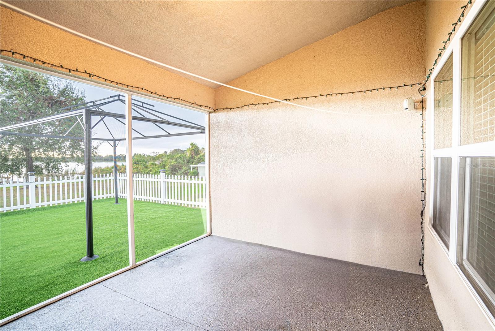 4023 ISLAND LAKES DR