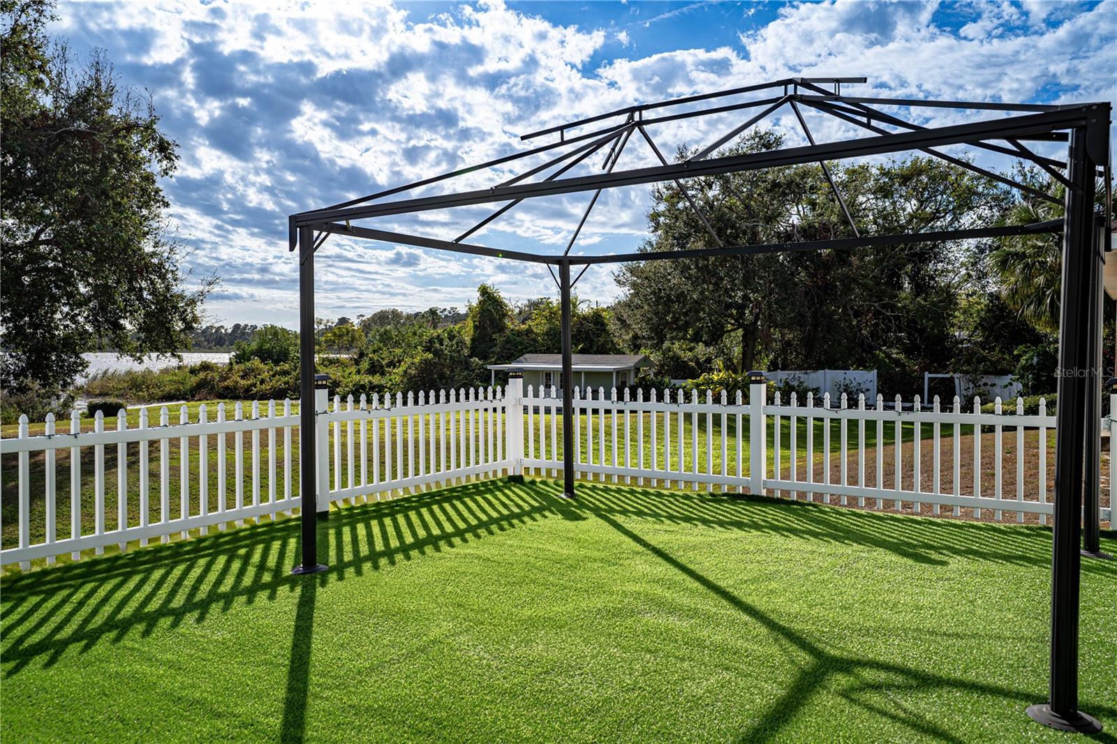 4023 ISLAND LAKES DR