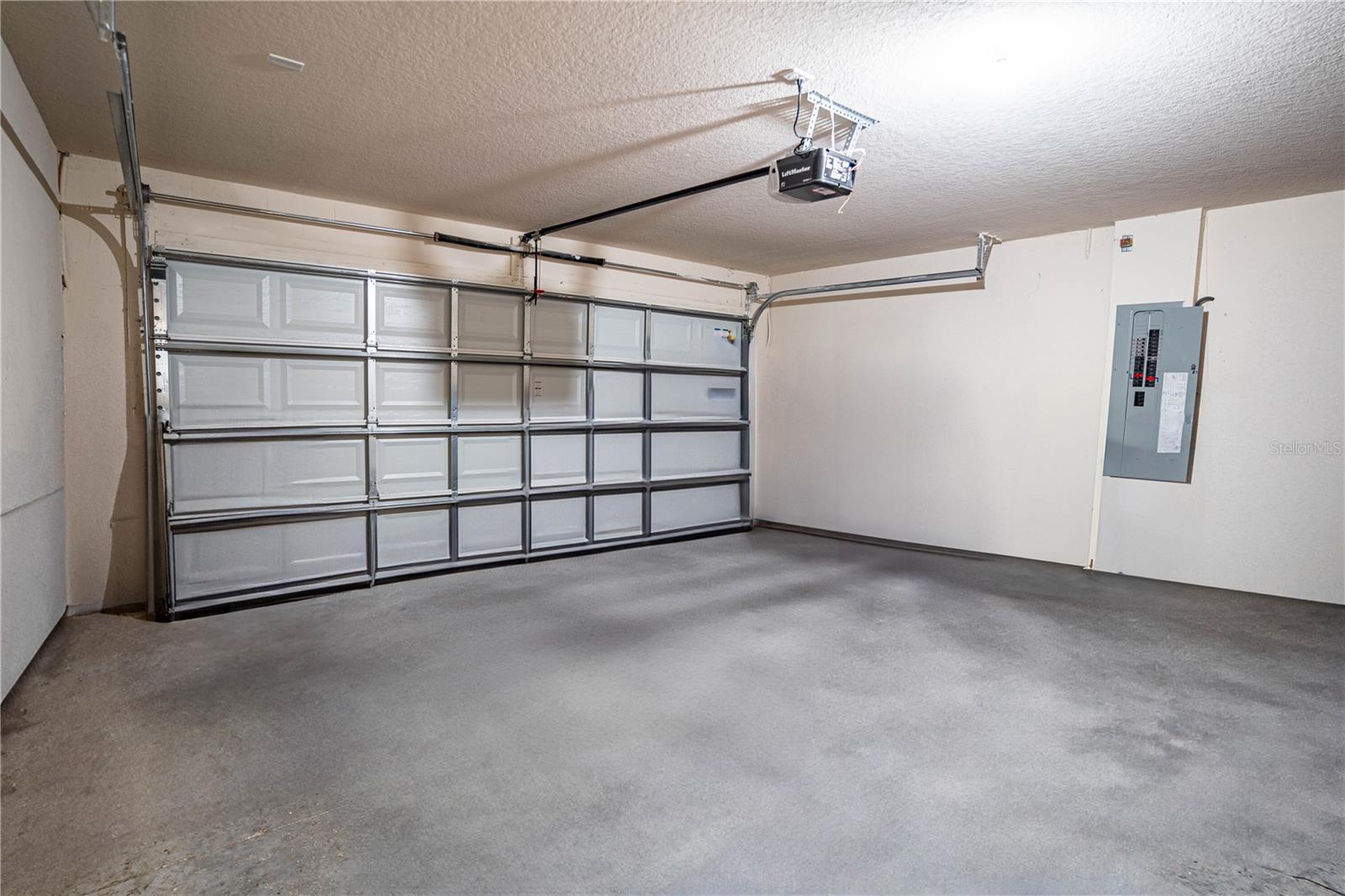 4023 ISLAND LAKES DR