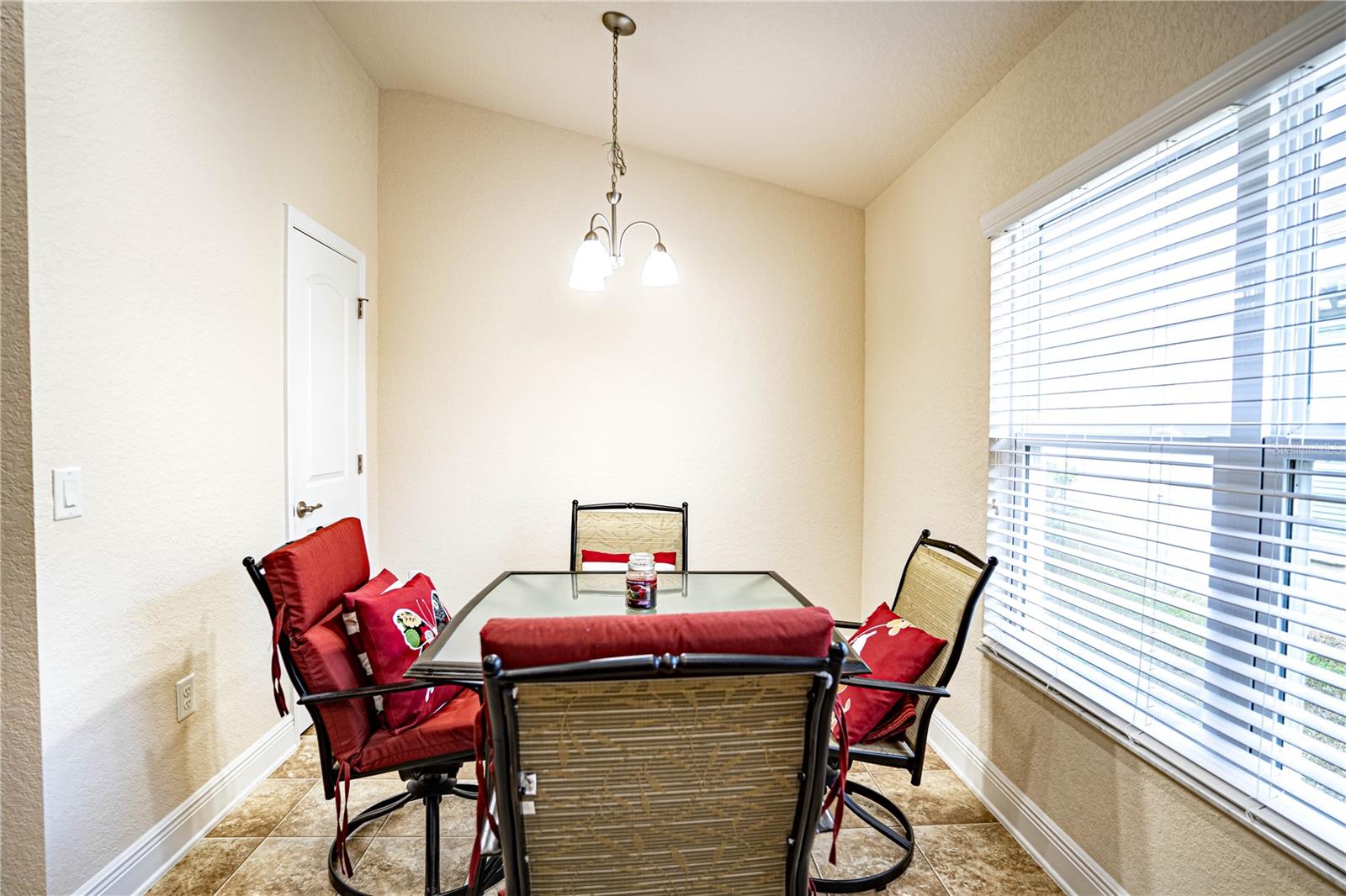 4023 ISLAND LAKES DR