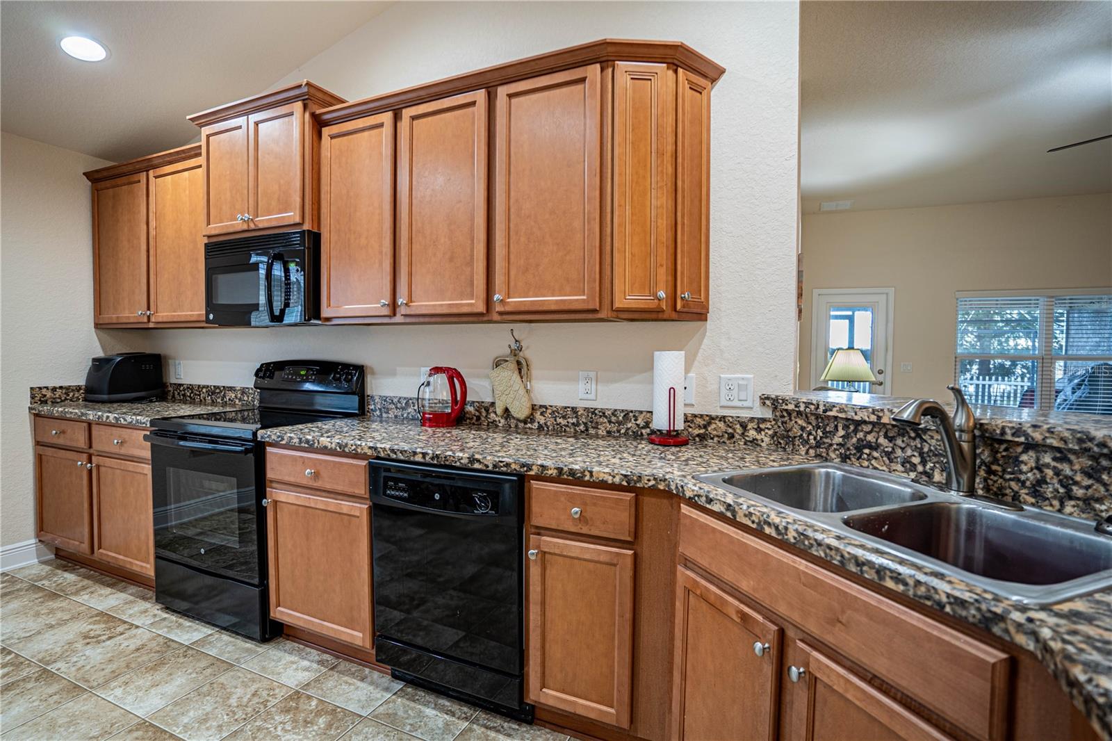 4023 ISLAND LAKES DR