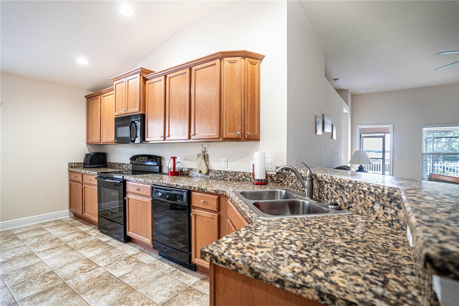 4023 ISLAND LAKES DR