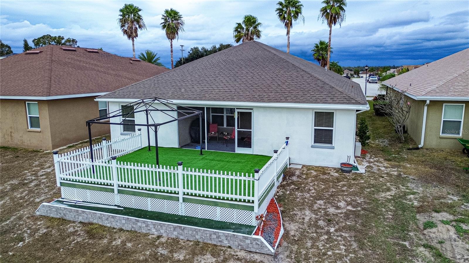 4023 ISLAND LAKES DR