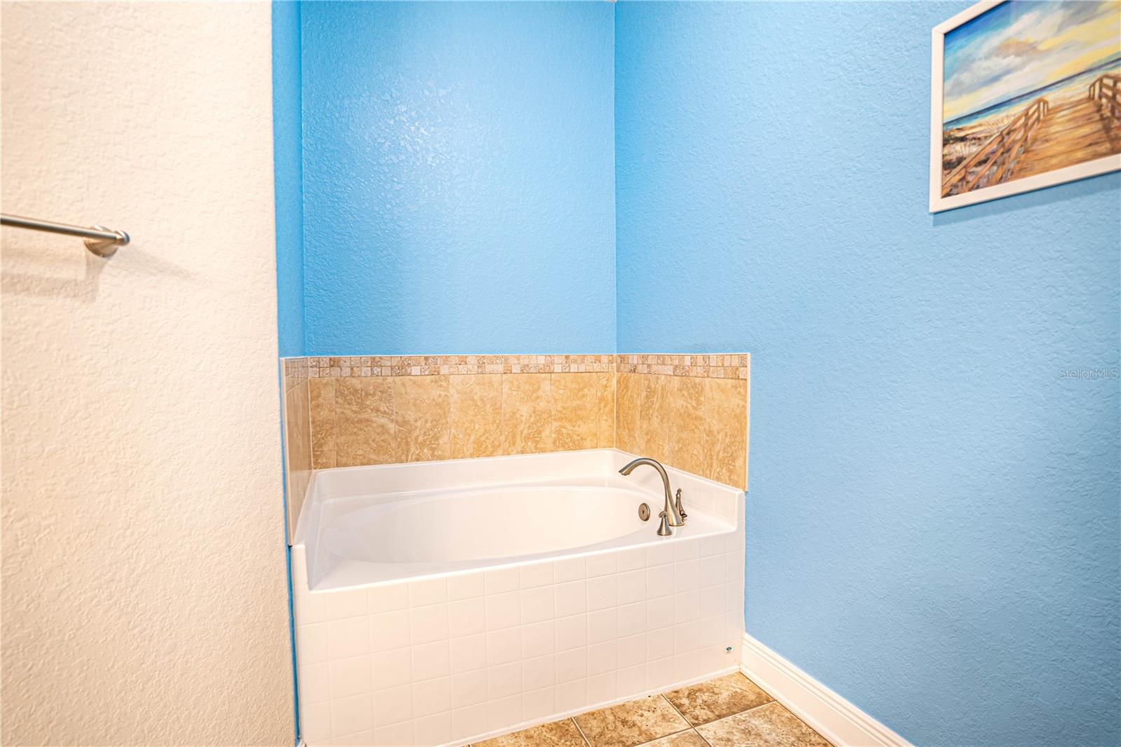 4023 ISLAND LAKES DR